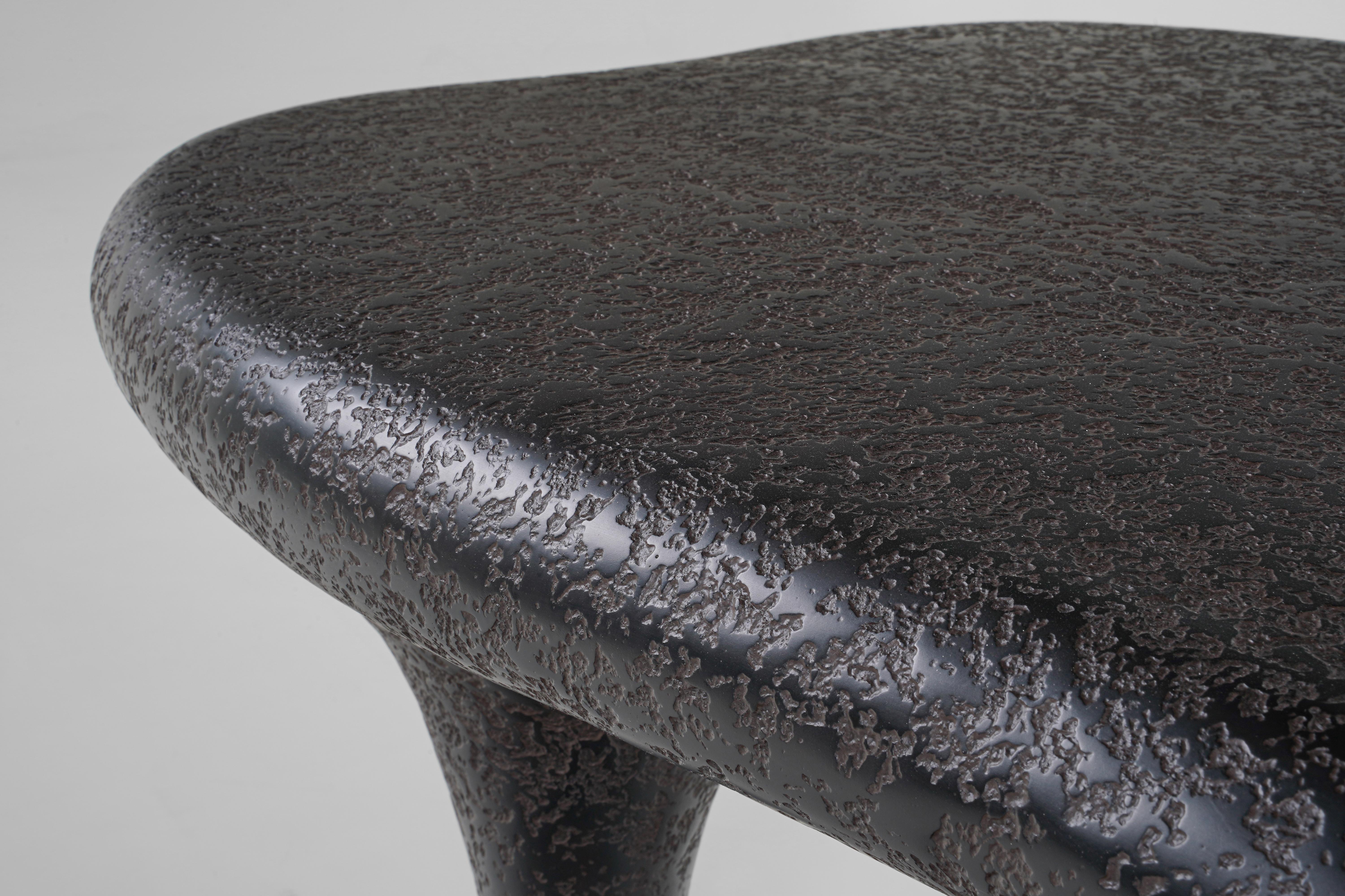 XXIe siècle et contemporain Amorphous Hand Sculpted Coffee Table In Volcanic Ivory Finish en vente