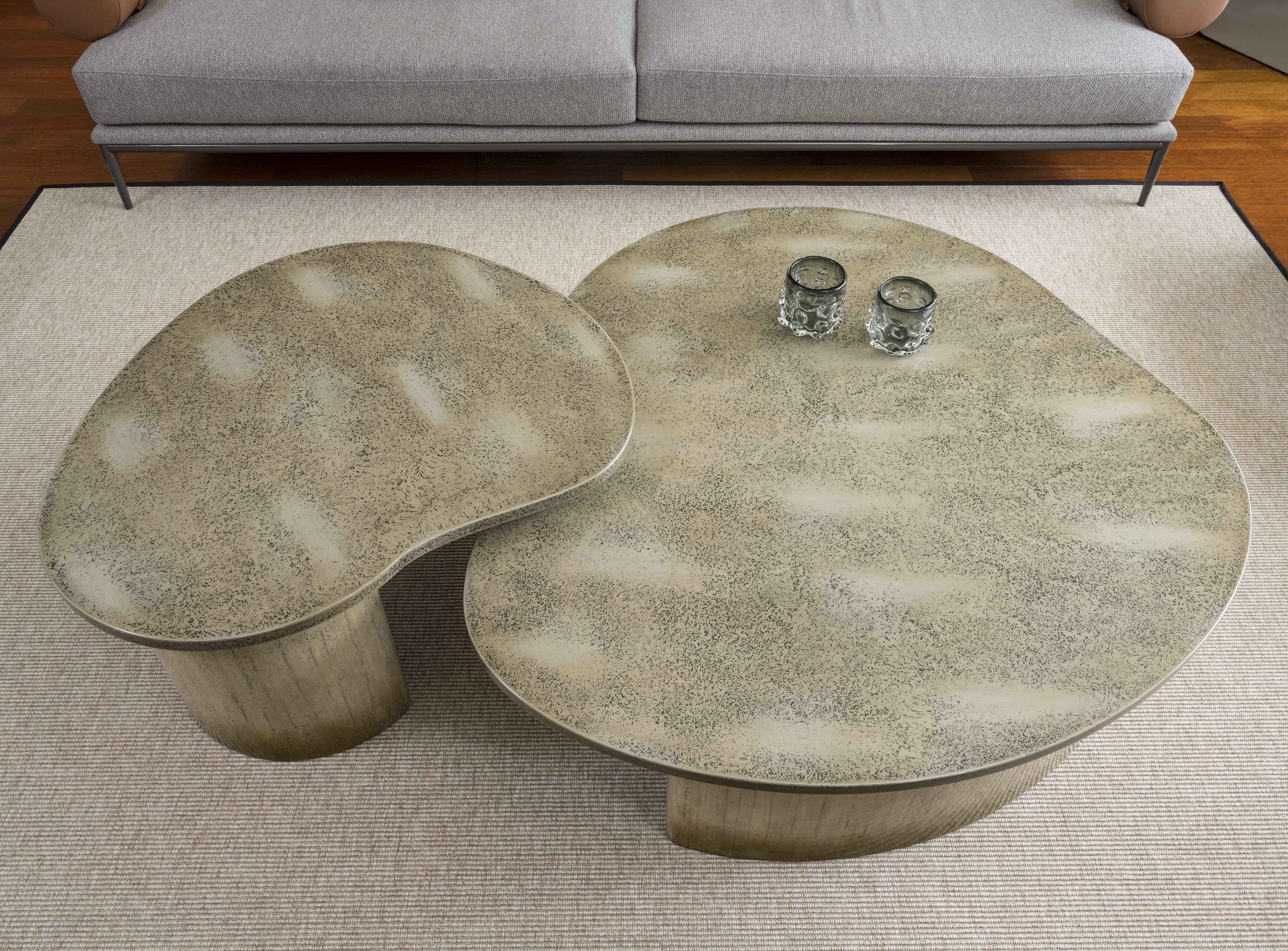 Taş is inspired by different patterns found in nature. The top, as it gives its name to the product, is designed to resemble the texture of a stone. The amorphous form of Taş, allows us to see the different reflections of the patterned lacquer