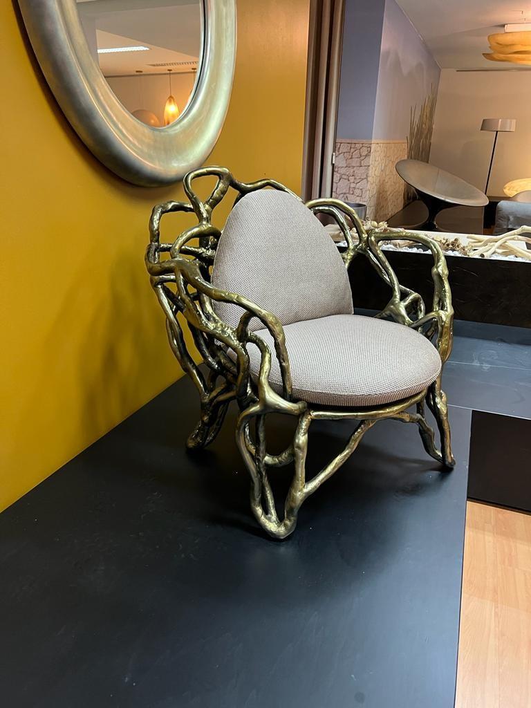 Moderne Canapé d'extérieur sculptural Amorphous en finition béton foncé en vente
