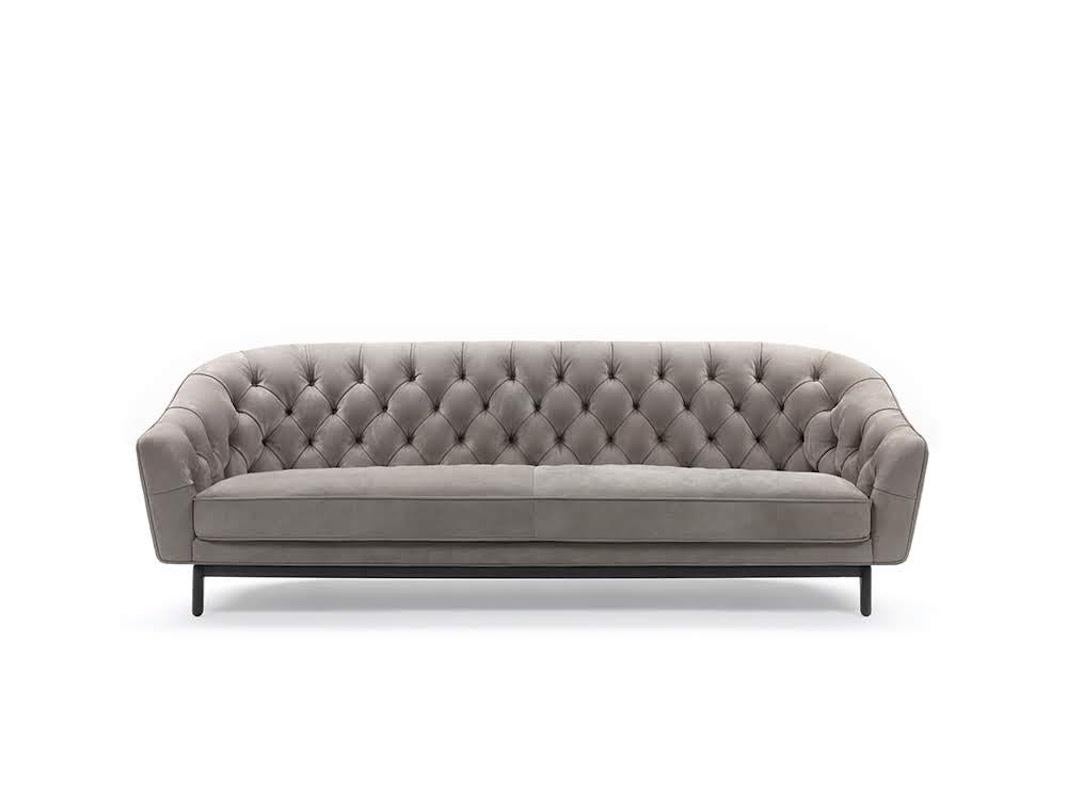Contained dimensions and sinuous and soft lines, enhanced by the manual processing of capitonné, enrich this product making it extremely comfortable and adapt to every type of environment. The sofa is characterized by a complete seat cushion, in