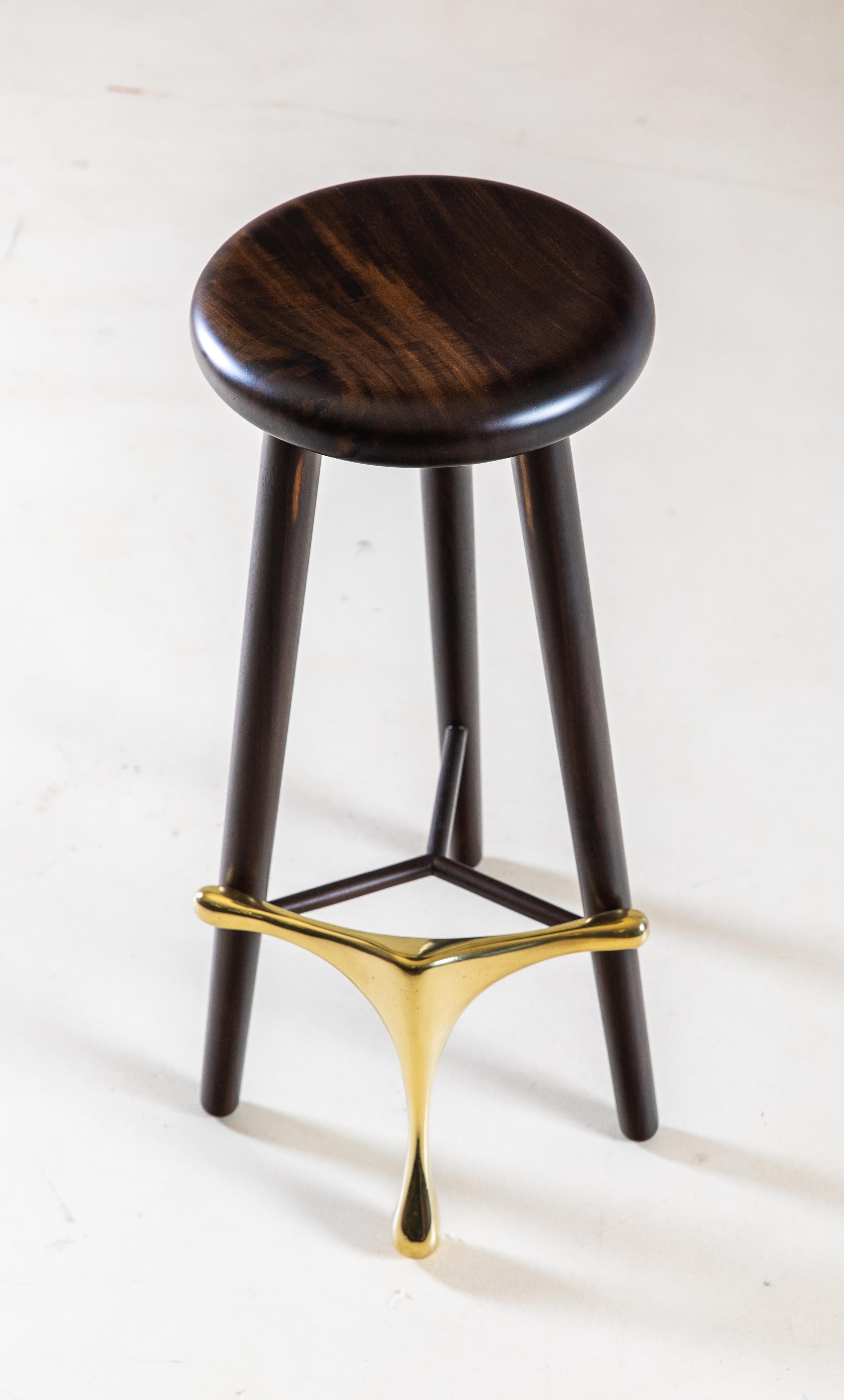 Amparo Braúna and Bronze Stool by Alva Design
Materials: solid wood (Braúna) and cast bronze.
Dimensions: W 37 x D 48 x H 63 cm.

Available in different wood options (Braúna or Freijó solid wood) and footrest options (solid wood, iron or cast