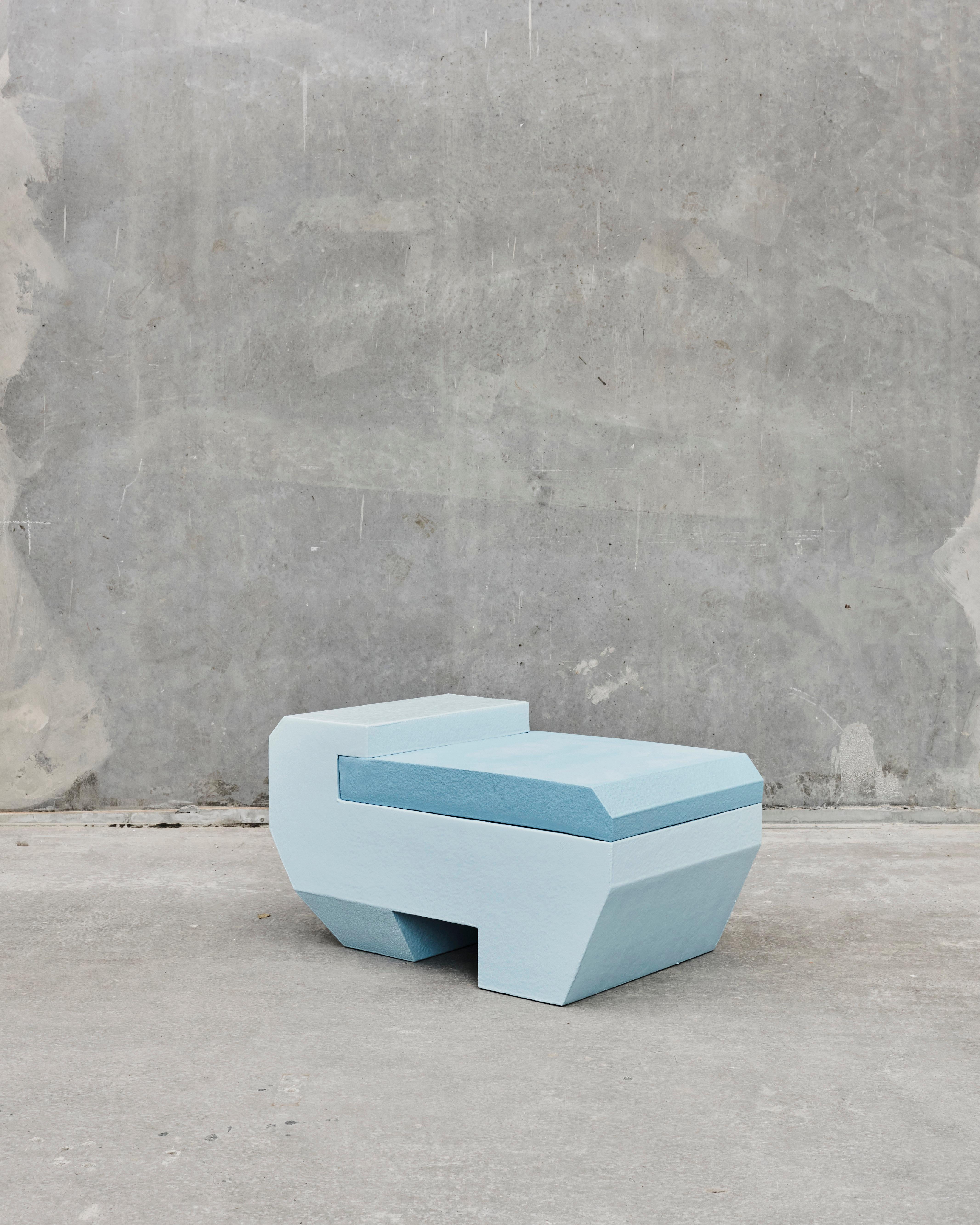 Pouf amphibie d'intérieur et d'extérieur en peinture bleu clair par Jacob Egeberg
Dimensions : D 60 x L 110 x H 50 cm.
MATERIAL : Styrofoam et mousse PU souple, revêtement en polyuréthane pigmenté dur et élastique, et peinture automobile.

Les
