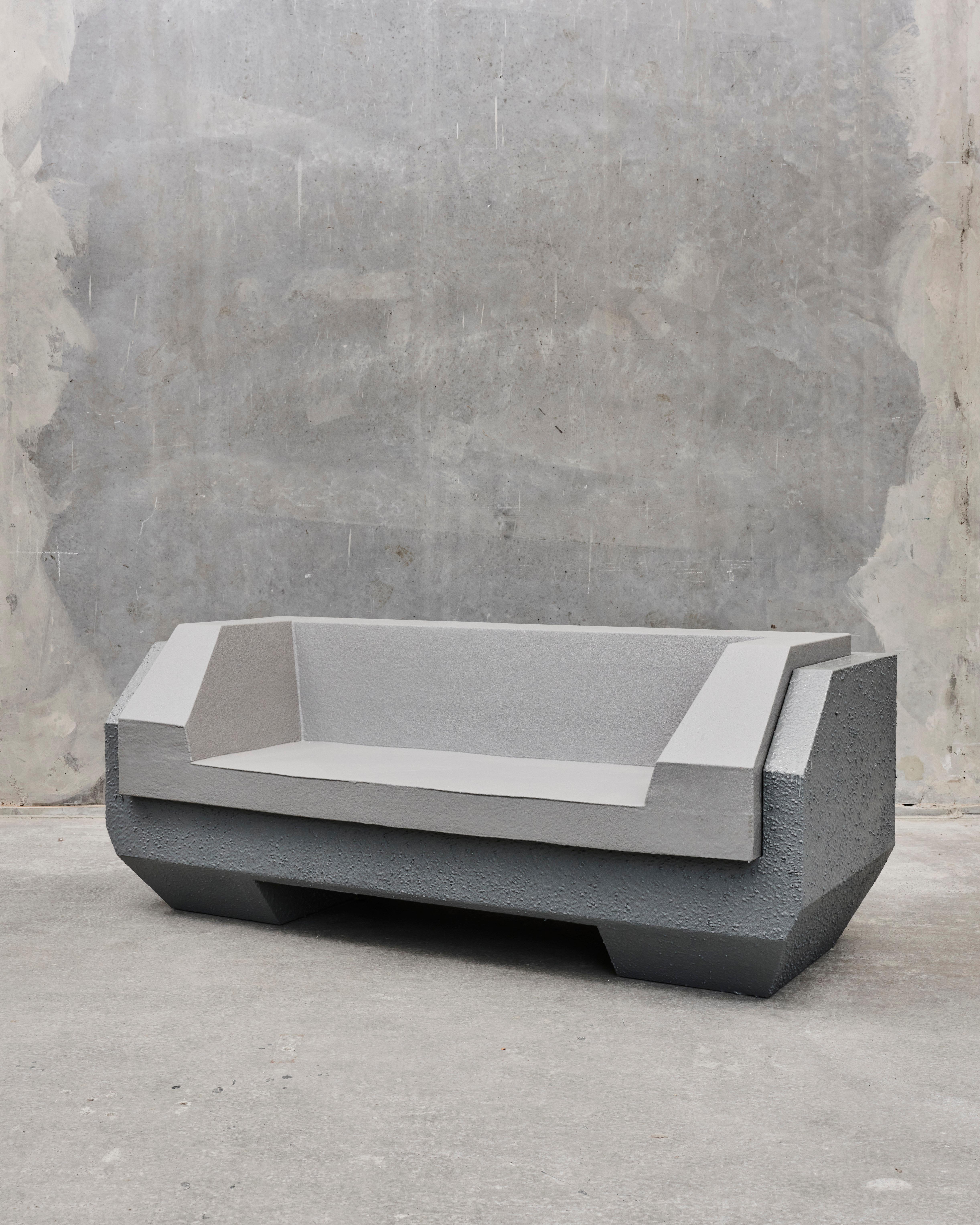 Autre Canapé amphibie d'intérieur et d'extérieur peint en gris béton par Jacob Egeberg en vente