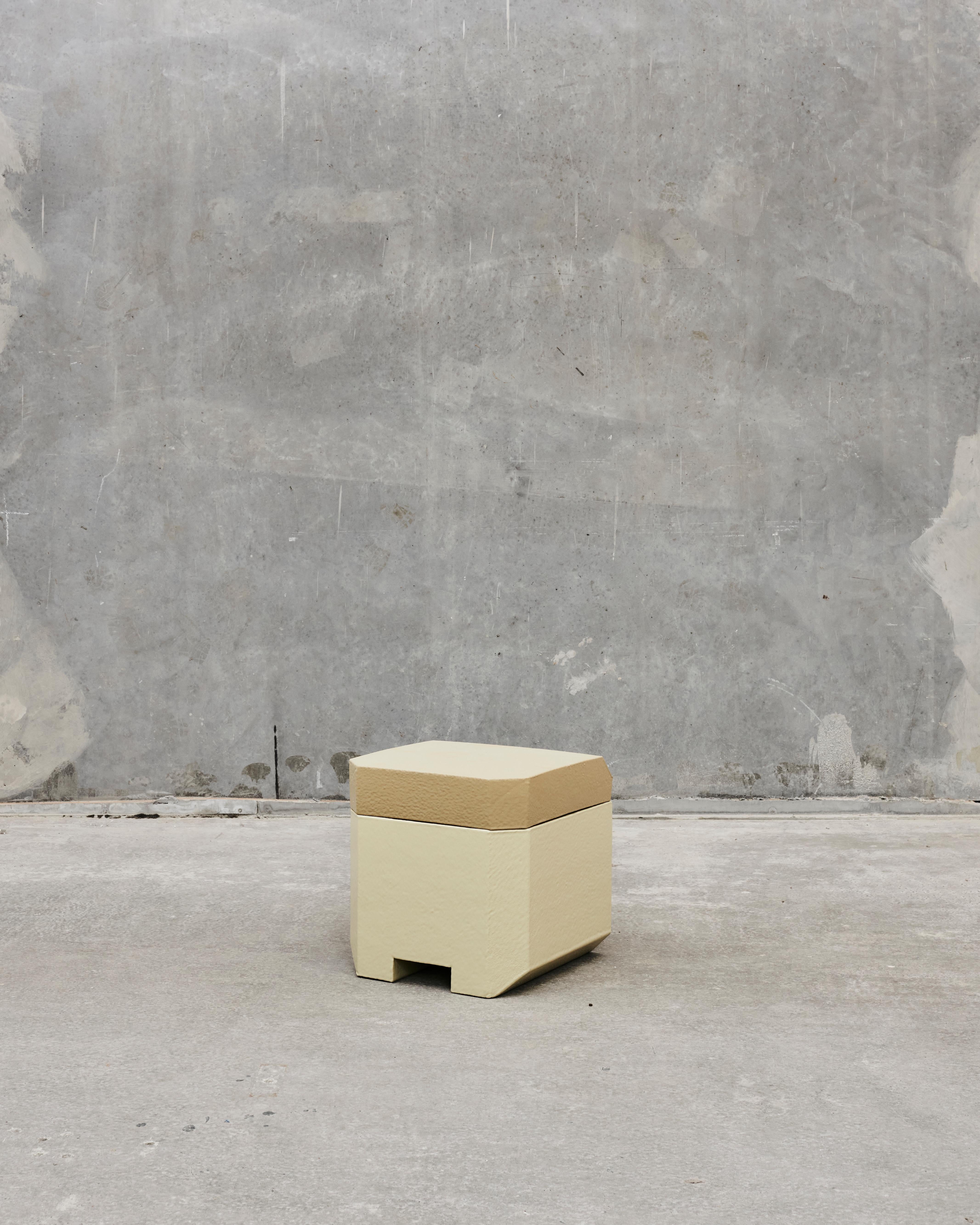SGABELLO ANFIBIO JACOB EGEBERG / GIALLO CHIARO

MATERIALI
Polistirolo e schiuma PU morbida, rigida ed elastica pigmentata
___________________________

Jacob Mathias Egeberg (nato nel 1992, Danimarca) è un designer di Copenaghen che ha conseguito il