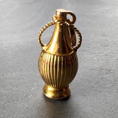 Amphora 18K Yellow Gold Charm Pendant