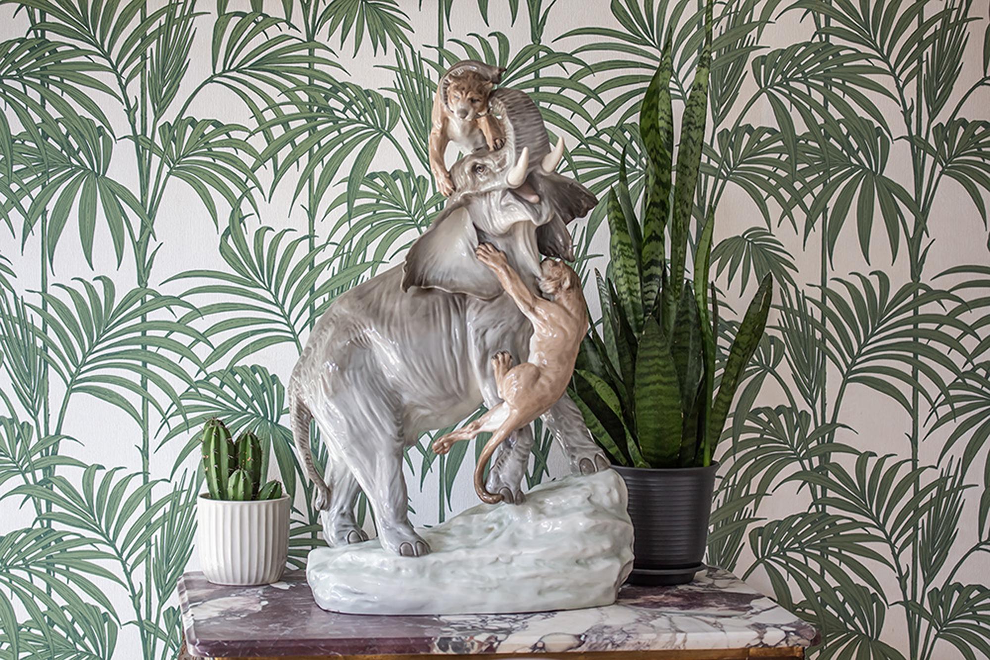 Groupe Art Déco Amphora en porcelaine éléphant et lion  Tchécoslovaquie en vente 8