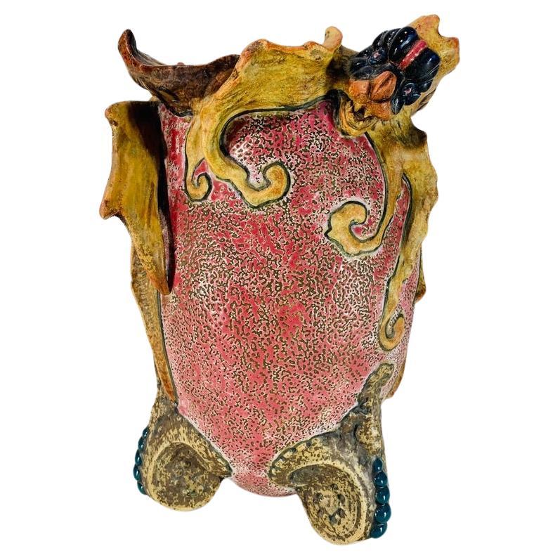 AMPHORA Art Nouveau porcelana checa policromada circa 1900 con Dragón.