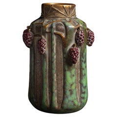 Vaso in Amphora Art Nouveau con motivo a pigna di Paul Dachsel per Kunstkeramik