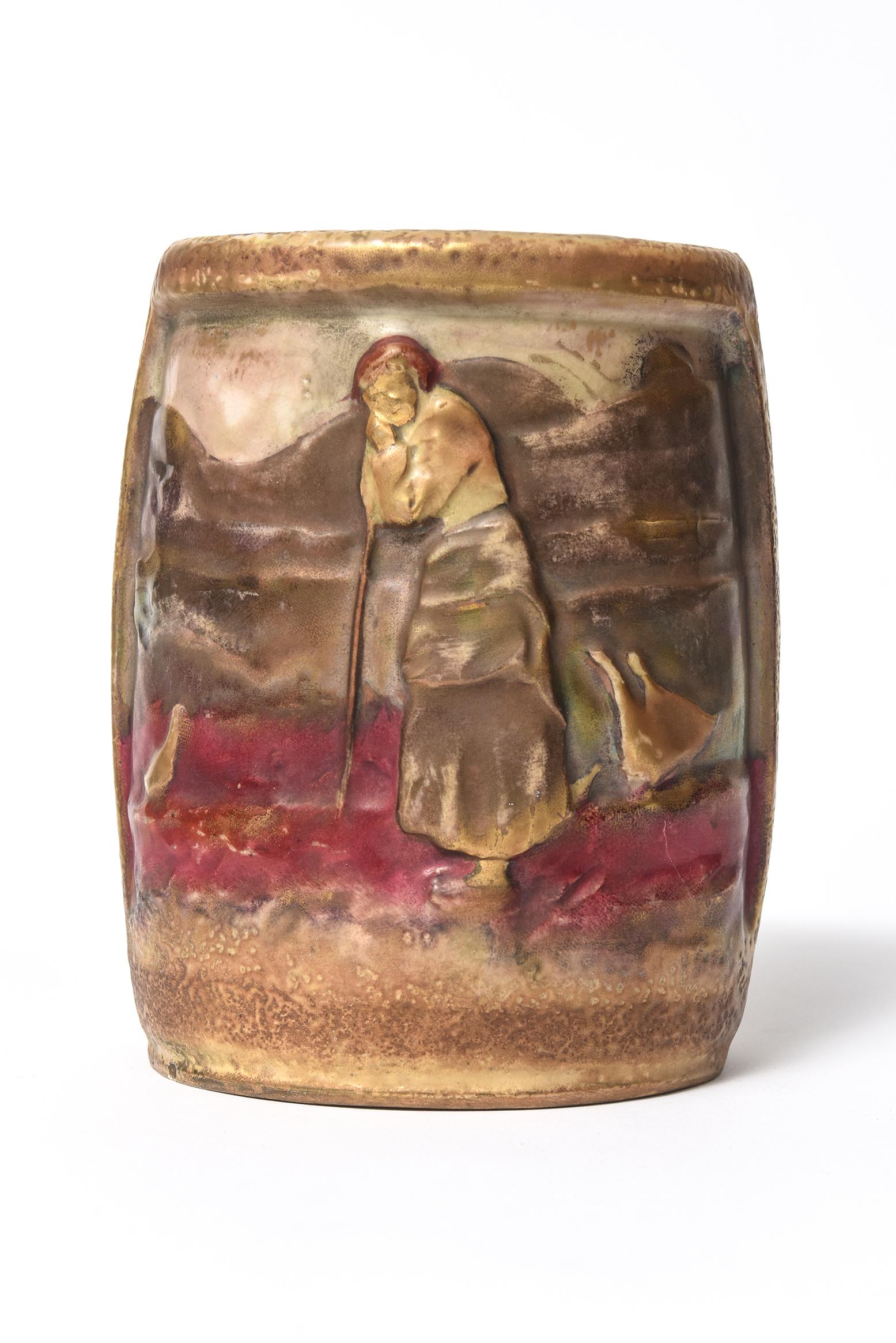 Vase en poterie Amphora Arts & Crafts Woman with Geese and Trees « Brittany Farmers » Bon état - En vente à Miami Beach, FL