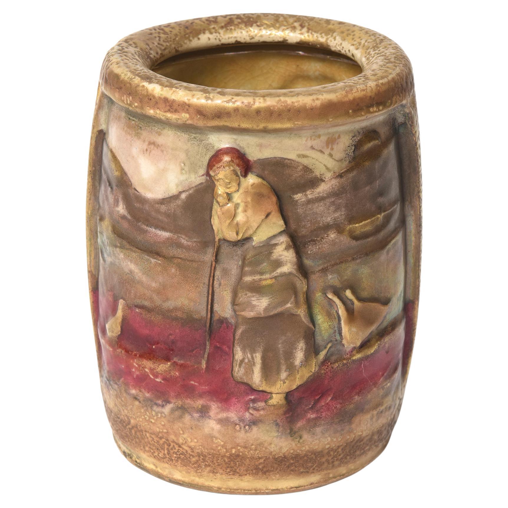 Vase en poterie Amphora Arts & Crafts Woman with Geese and Trees « Brittany Farmers » en vente