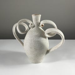 Vase en céramique Amphora avec col de bouteille par Yumiko Kuga