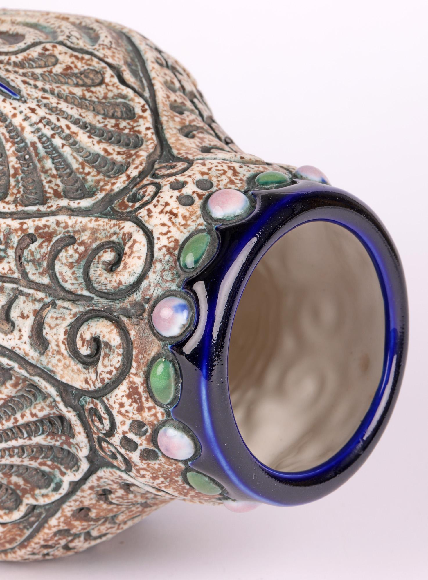 Tschechische Amphora-Vase aus Kunstkeramik mit Juwelen im Art déco-Stil im Angebot 2
