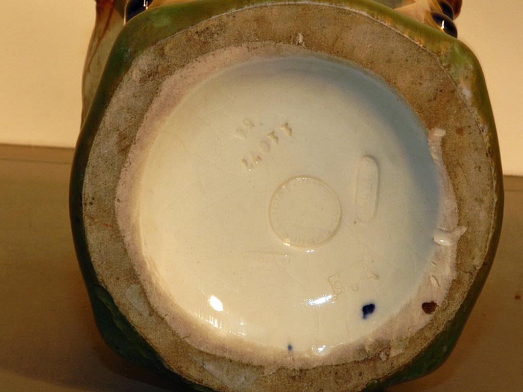 Austriaco Vaso a forma di anfora in terracotta, Vienna, Austria, 1900 in vendita