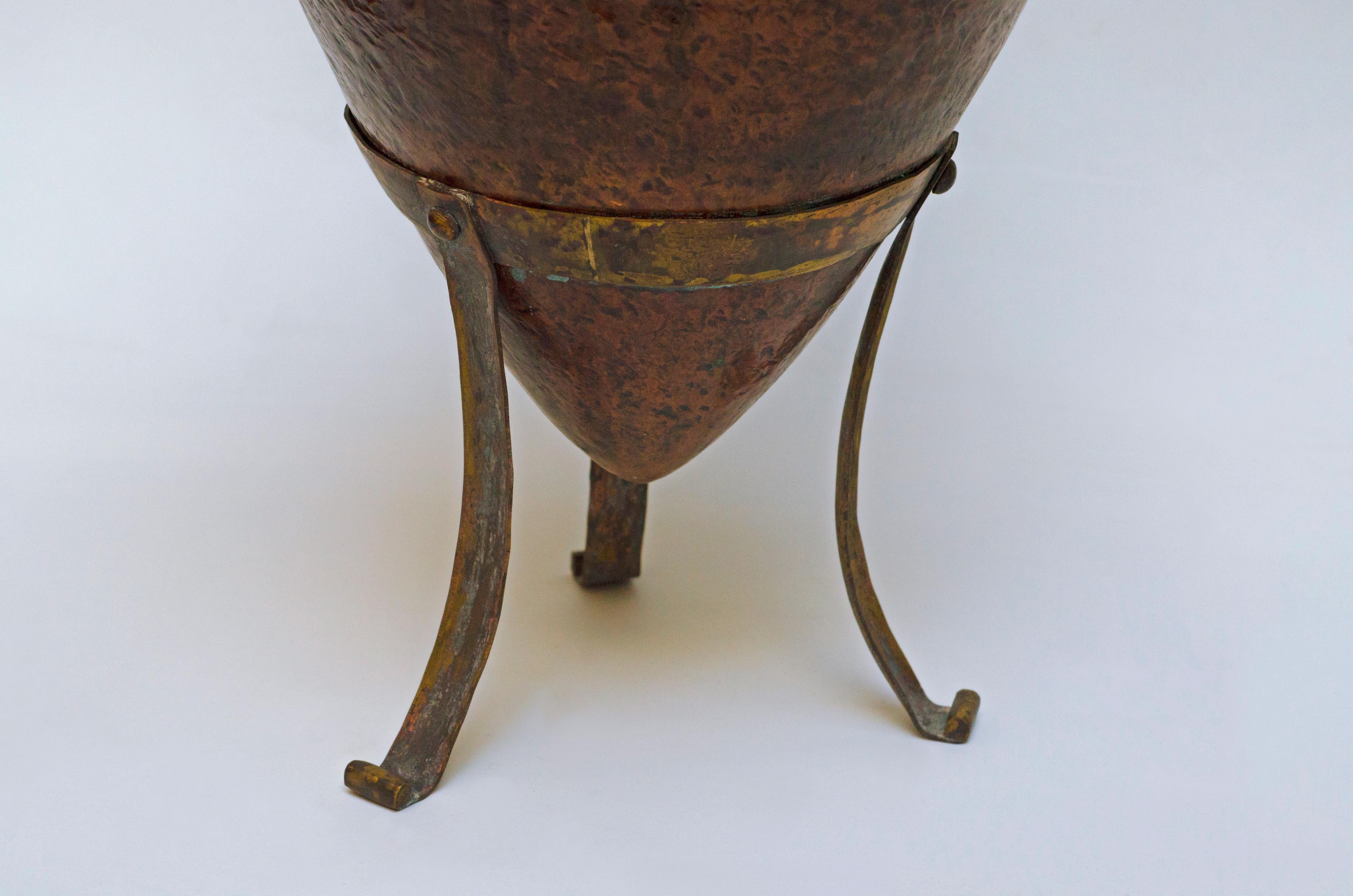 Art déco Amphora martelée par Claudius Linossier en vente