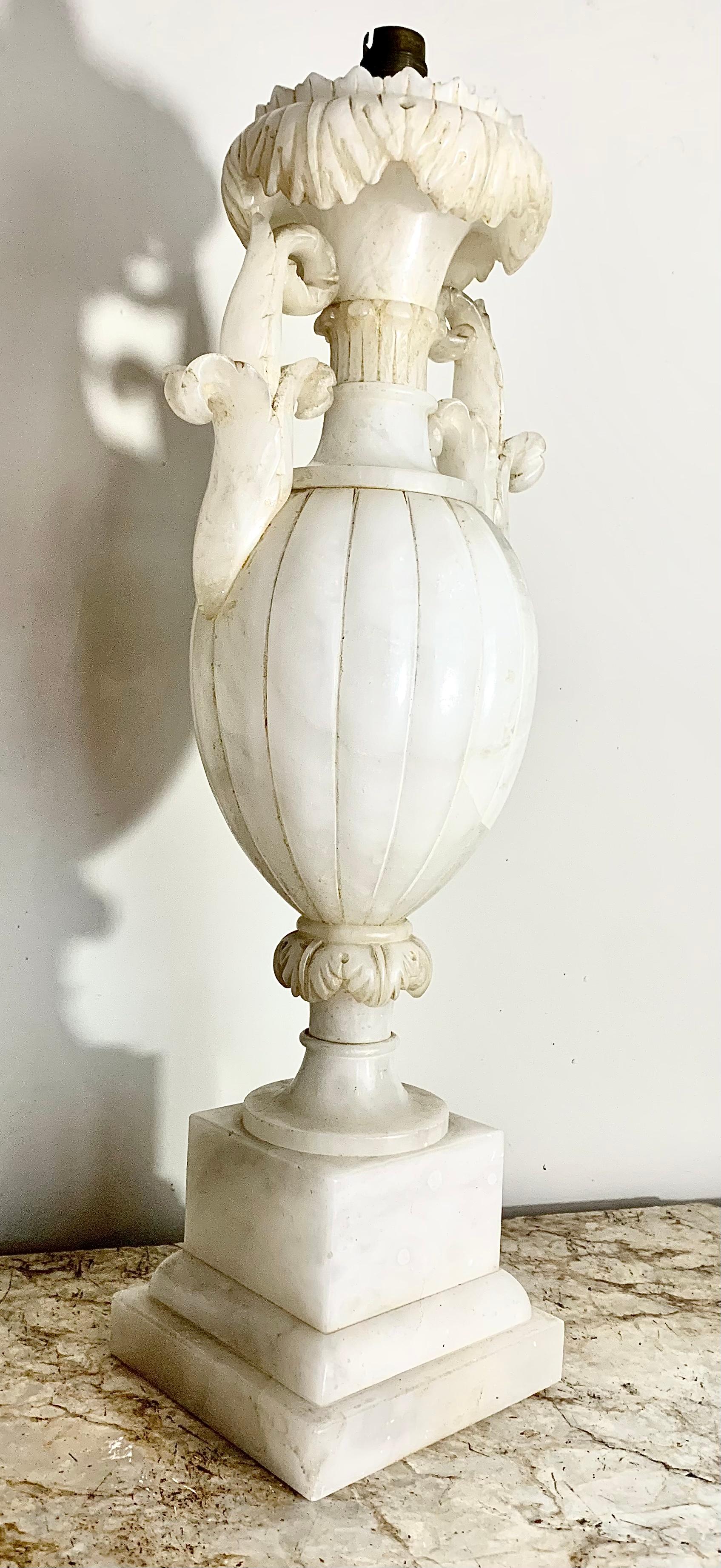 Amphora Lamp in Alabaster In Good Condition For Sale In Beuzevillette, FR
