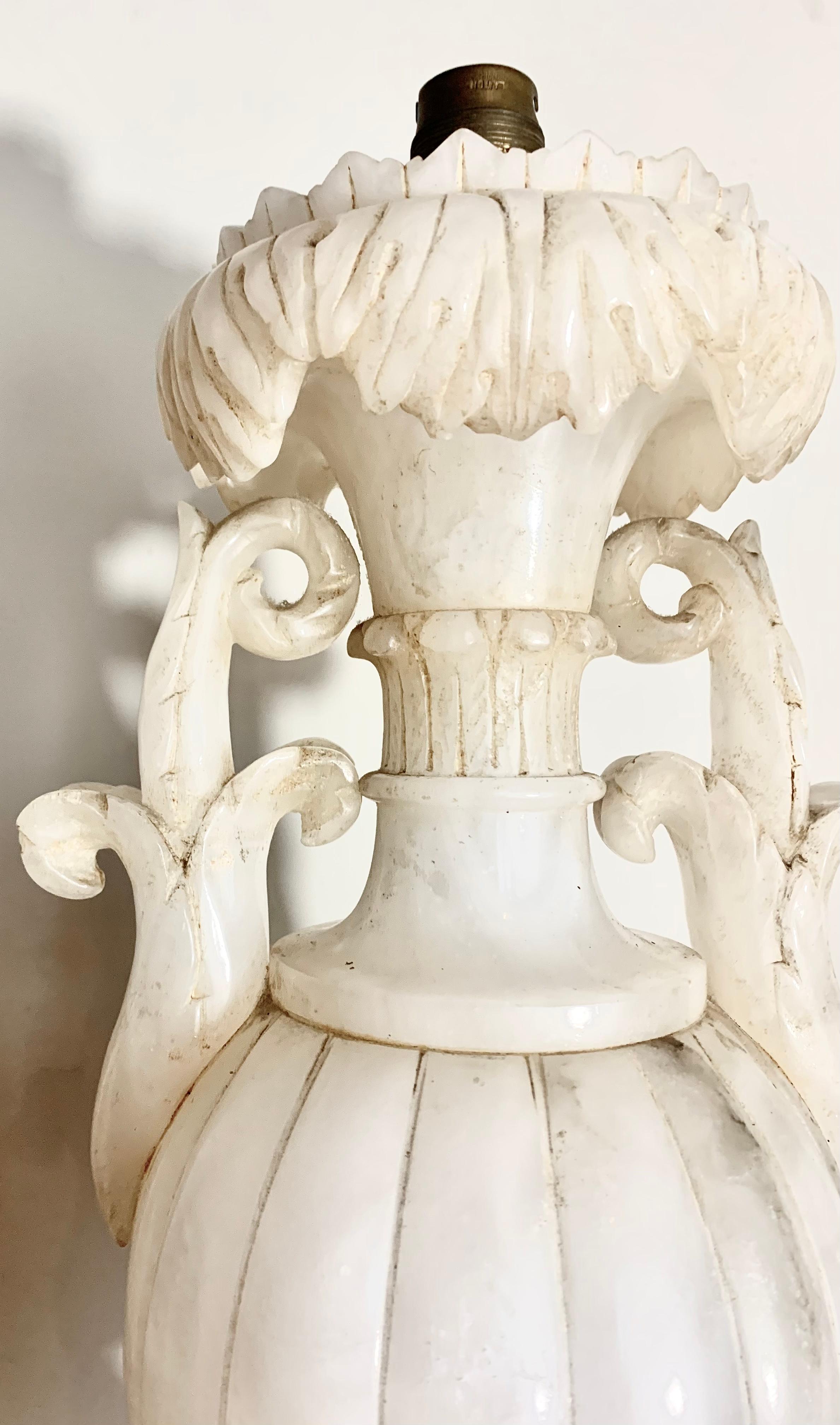 Albâtre Lampe Amphore en albâtre en vente