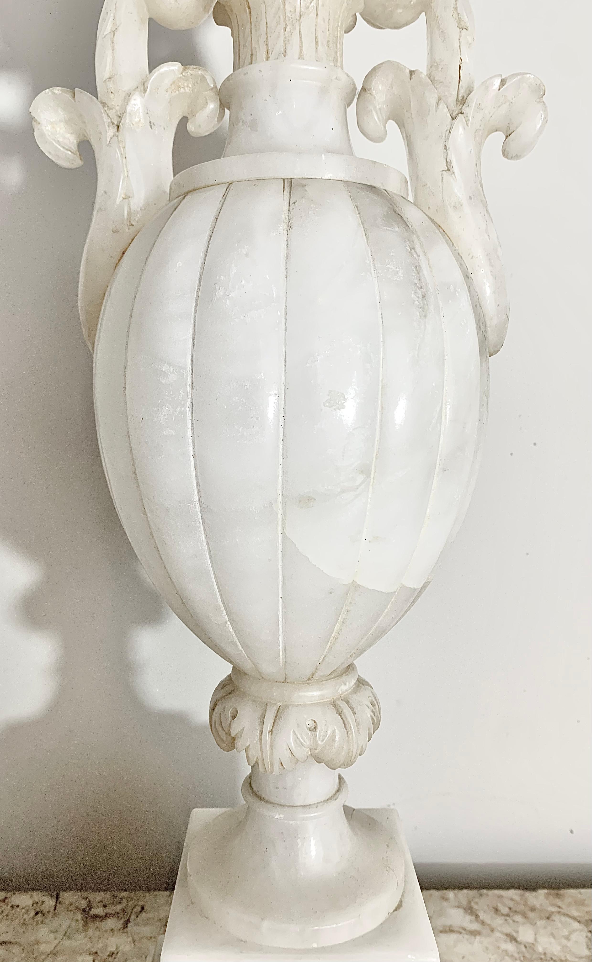 Lampe Amphore en albâtre en vente 3