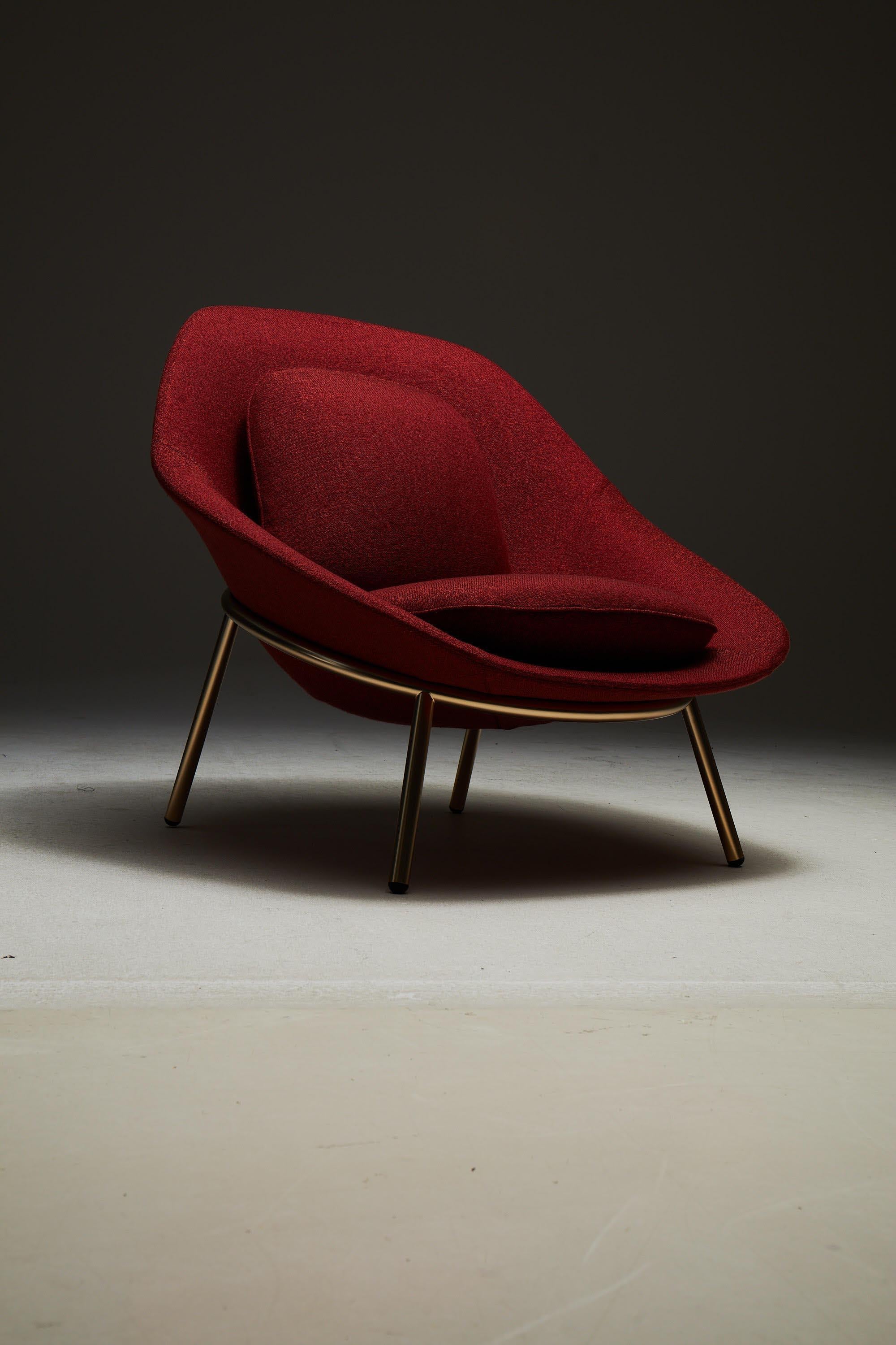Amphora lounge chair by Noé Duchaufour Lawrance
Dimensions: W97x D 89 x H 90 cm
Materials:Champagne structure, Fabric, Leather
Also available in other materials.


Biography:
Not wishing to simply produce or be rational about a product, Noé