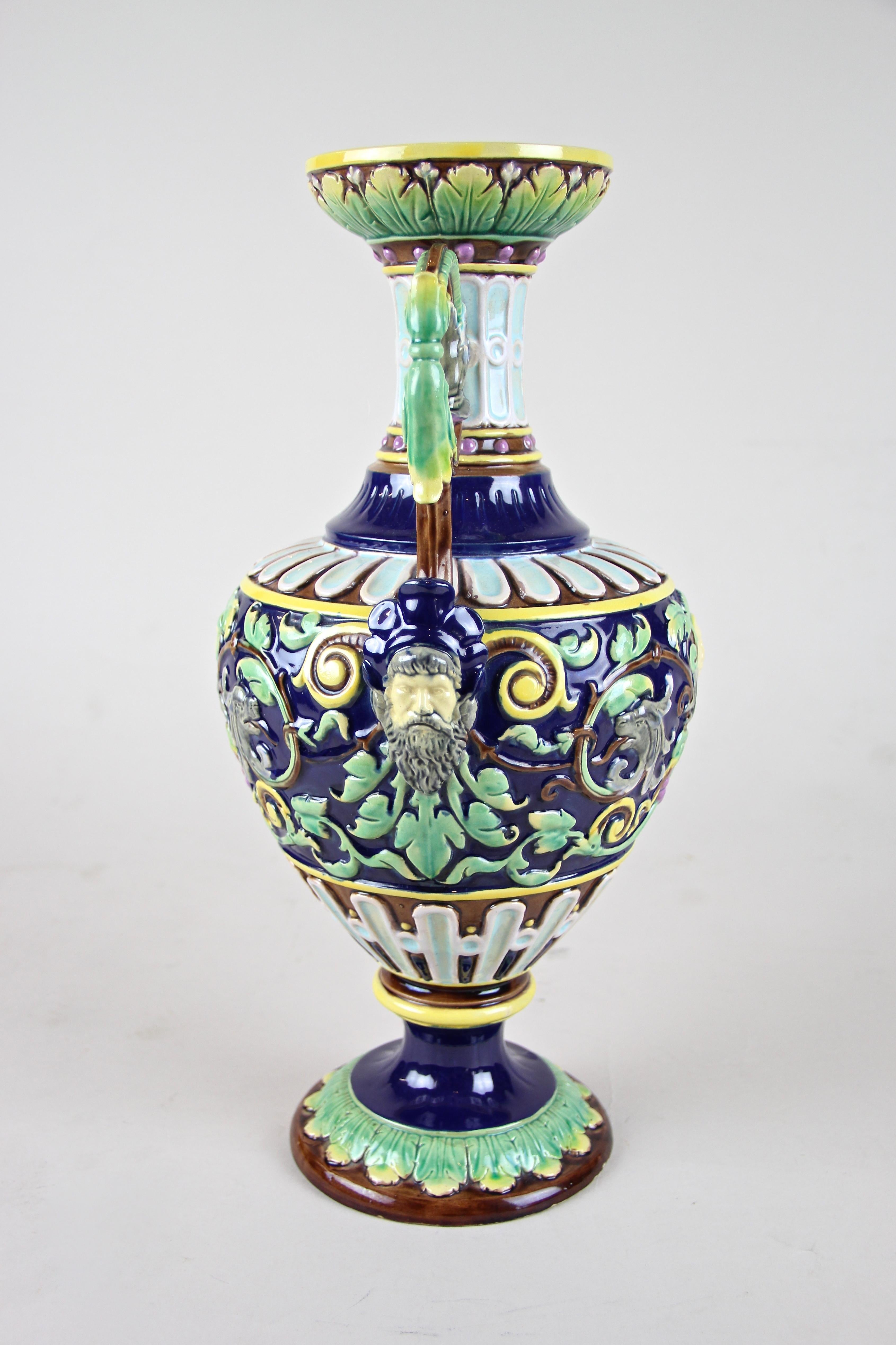 Amphora Majolica Vase by Wilhelm Schiller & Son, Bohemia, circa 1880 In Good Condition In Lichtenberg, AT