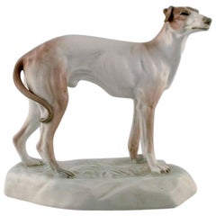 Amphore en porcelaine représentant un lévrier/Borzoi Tchécoslovaquie:: années 1930-1940