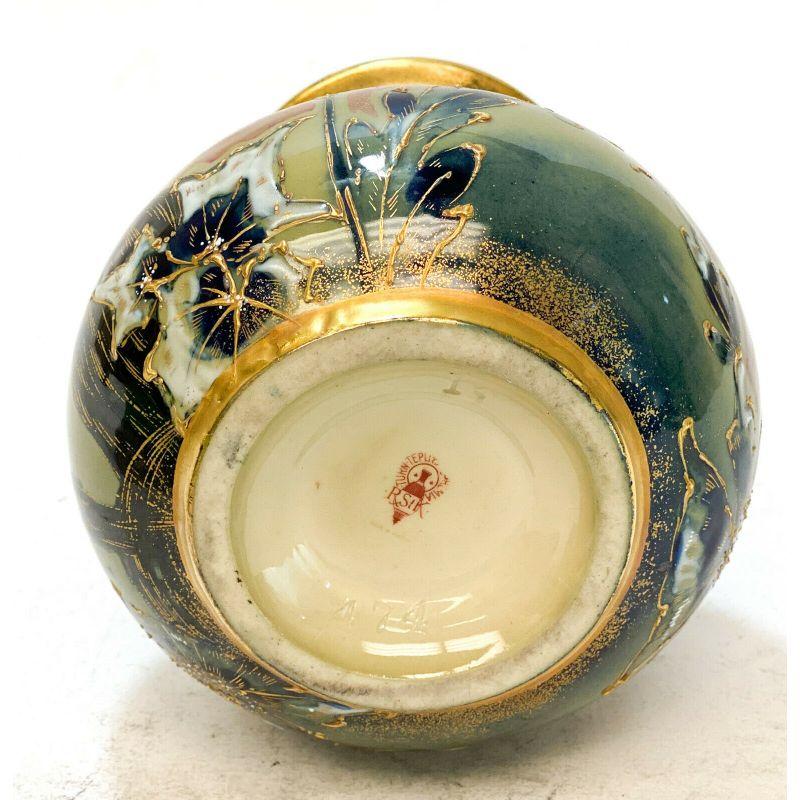 Vase en poterie émaillée Amphora RSTK Portrait d'une beauté Art nouveau, vers 1900 Bon état - En vente à Gardena, CA