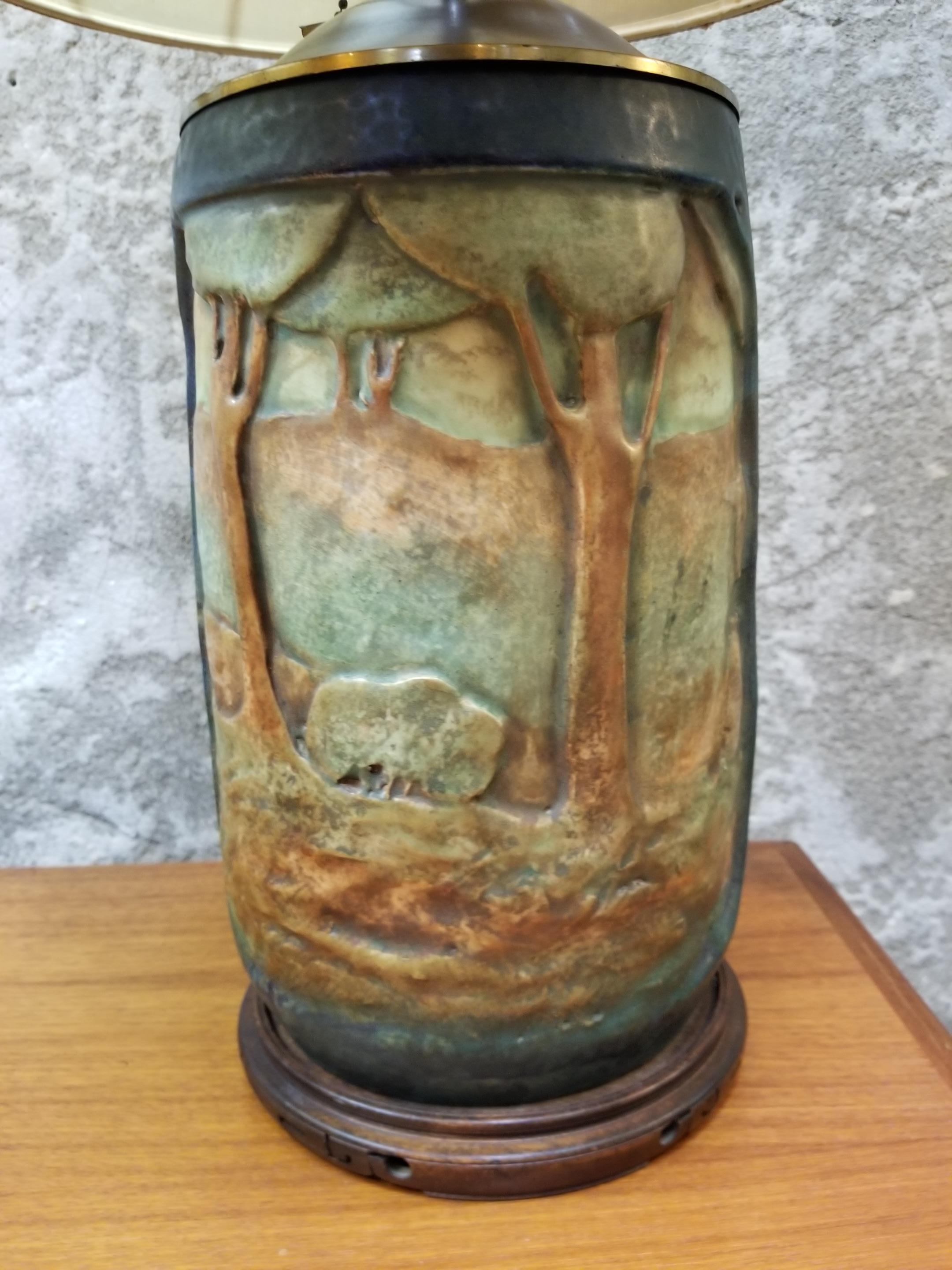 Arts and Crafts Lampe de table en céramique Amphora Scenic de l'ère Arts & Crafts en vente