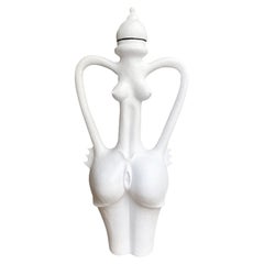 Amphora-Skulptur mit Vulva von Papin Lucadamo