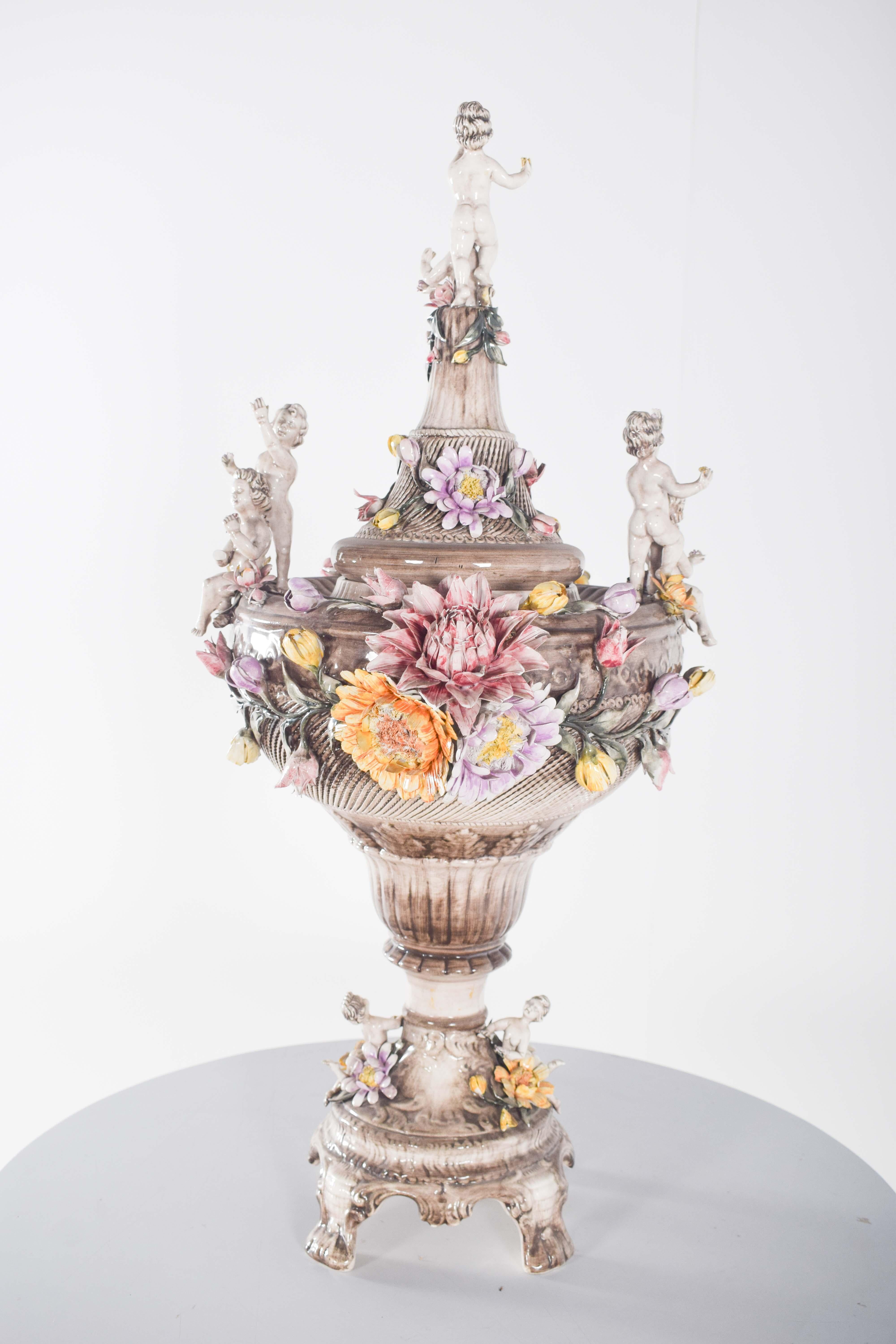 Centrotavola a forma di Amphora in ceramica portoghese in vendita 2
