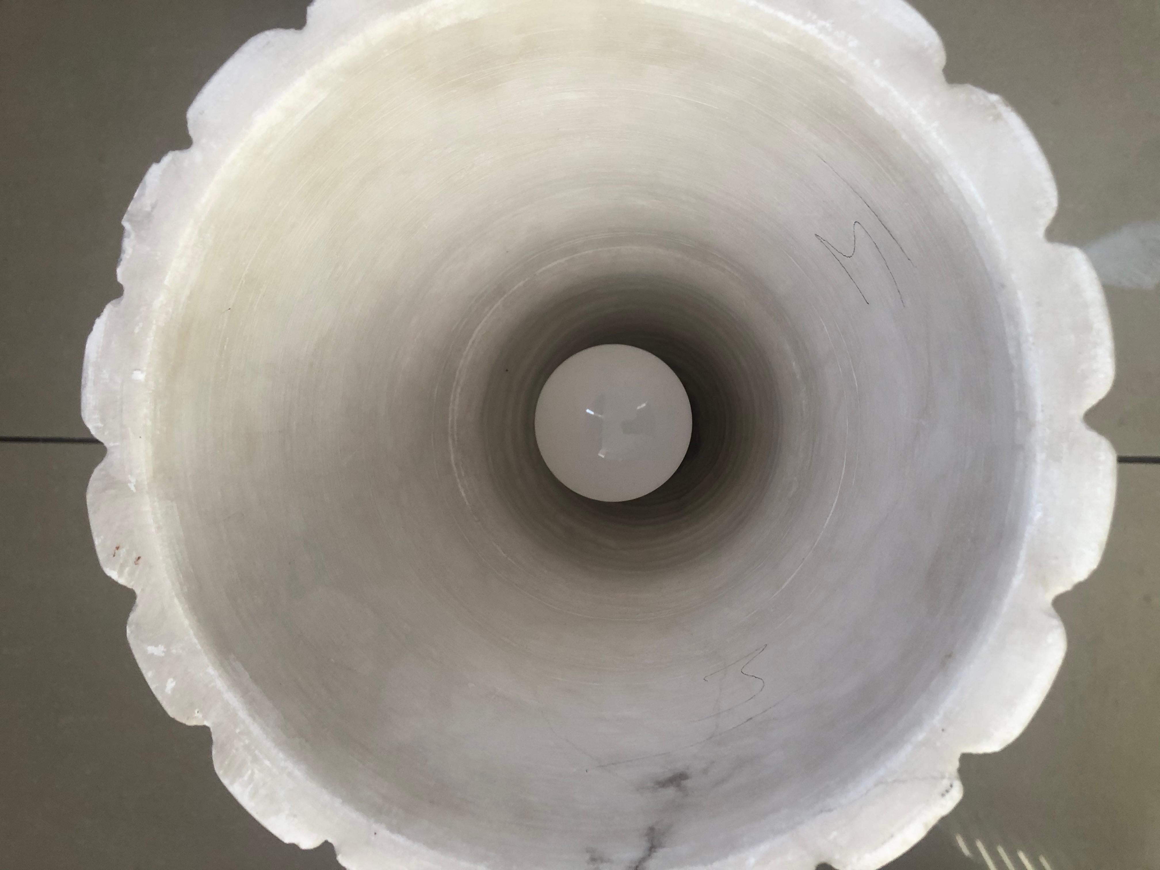 Amphorenförmige Lampe aus Alabaster im Zustand „Gut“ im Angebot in Vicenza, IT