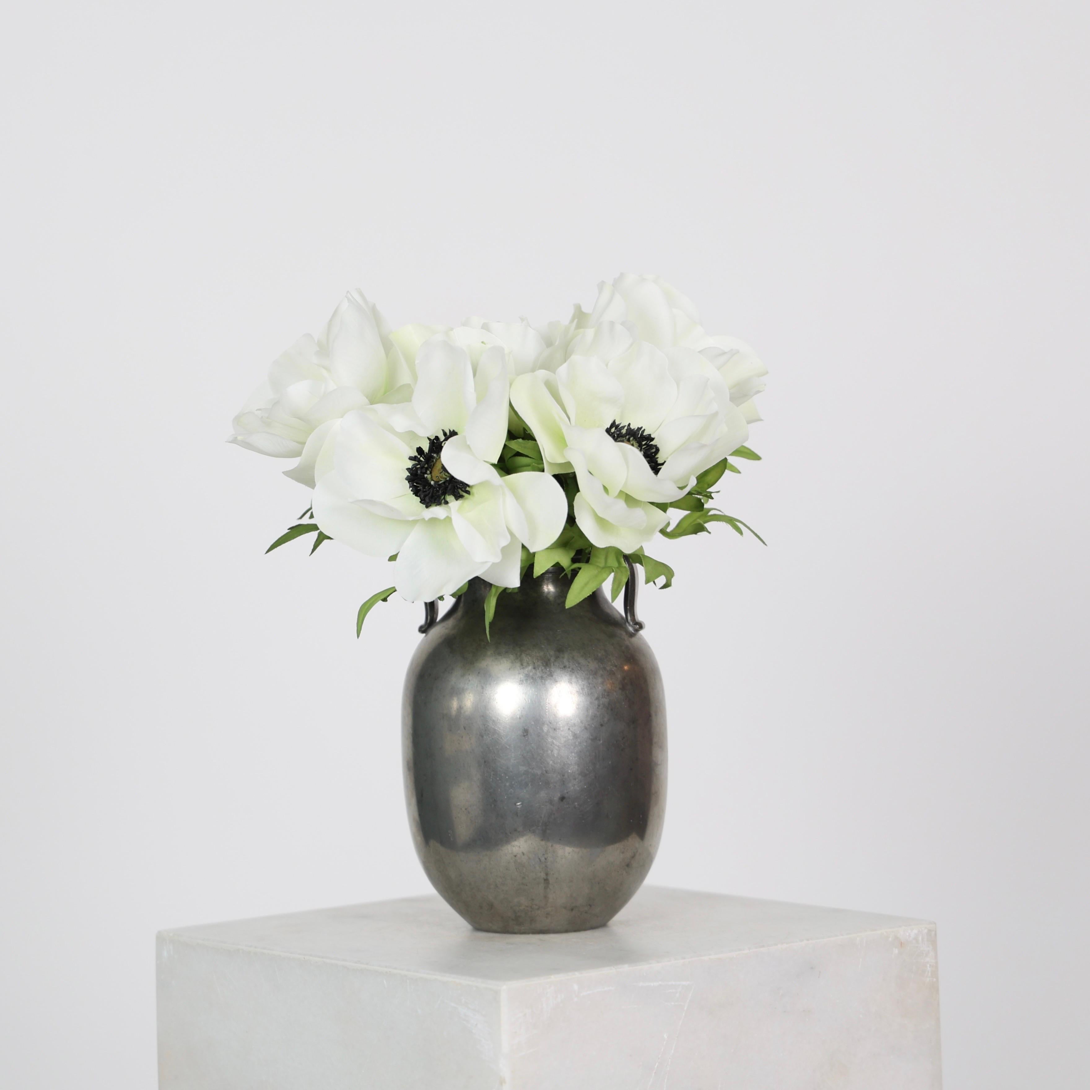 Amphora-Style Pewter Vase by Just Andersen, 1920s, Denmark en venta 3