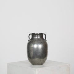 Jarrón de peltre estilo ánfora de Just Andersen, años 20, Dinamarca