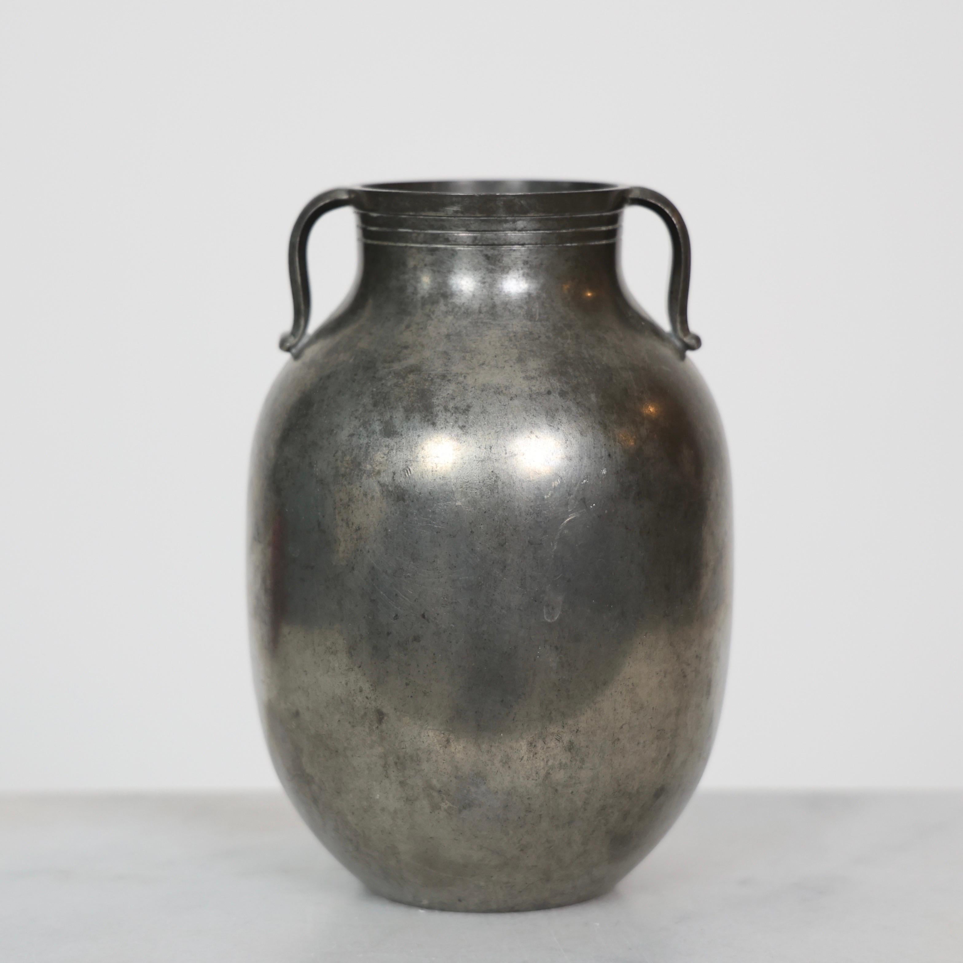 Amphora-Style Pewter Vase by Just Andersen, 1920s, Denmark Peltre en venta