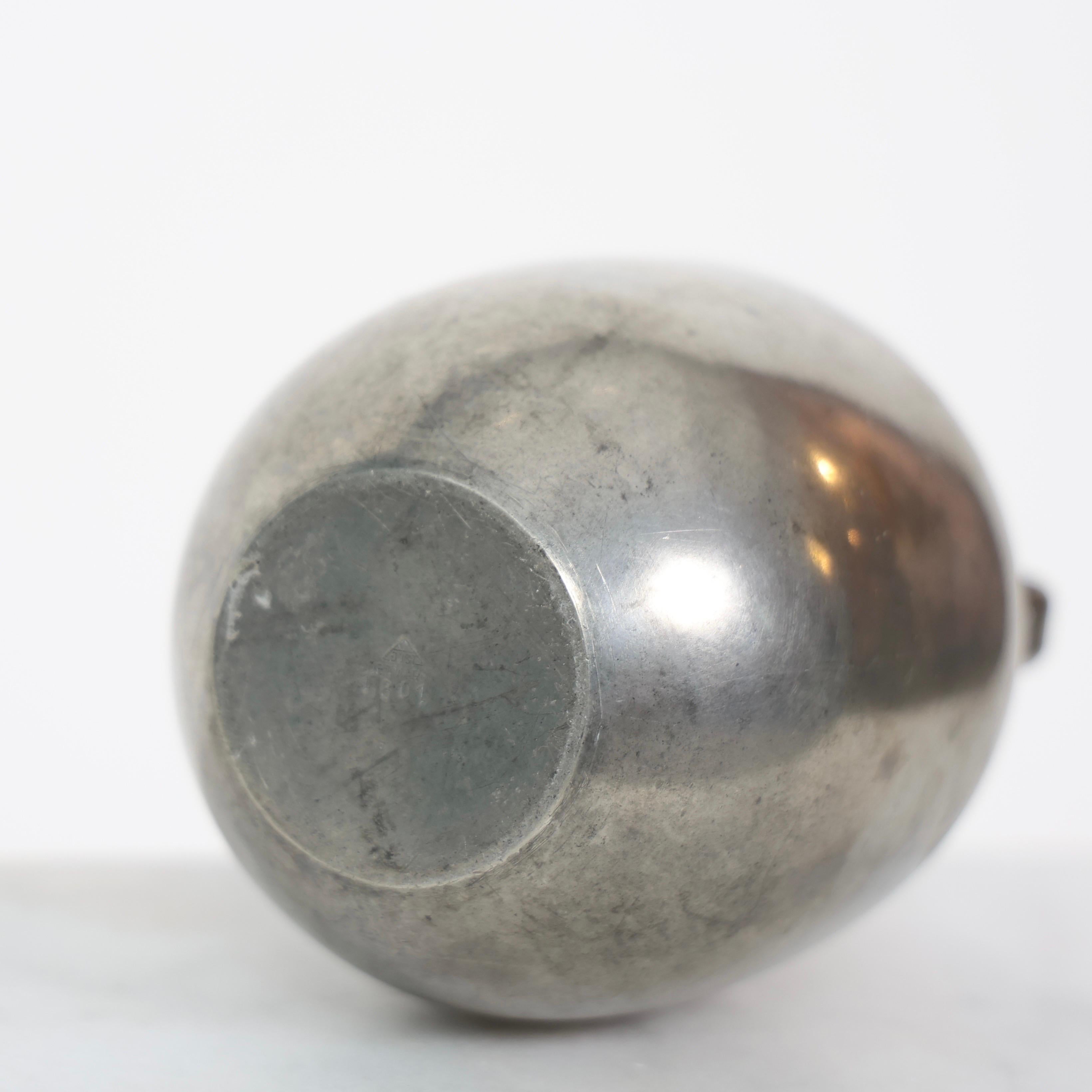 Amphora-Style Pewter Vase by Just Andersen, 1920s, Denmark en venta 1