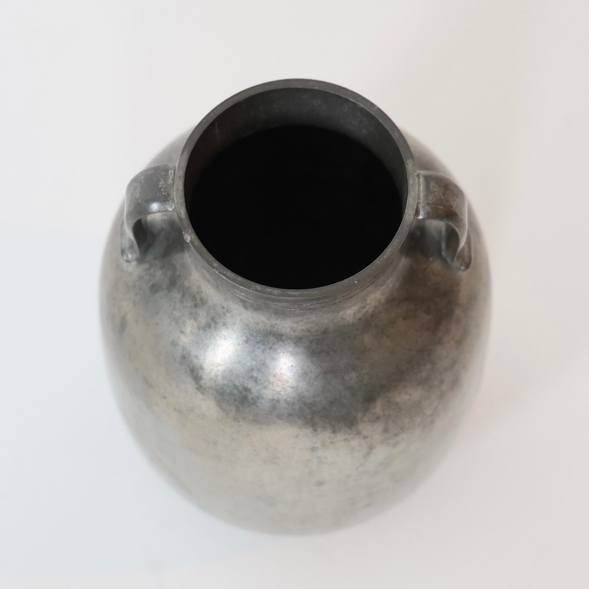Amphora-Style Pewter Vase by Just Andersen, 1920s, Denmark en venta 2