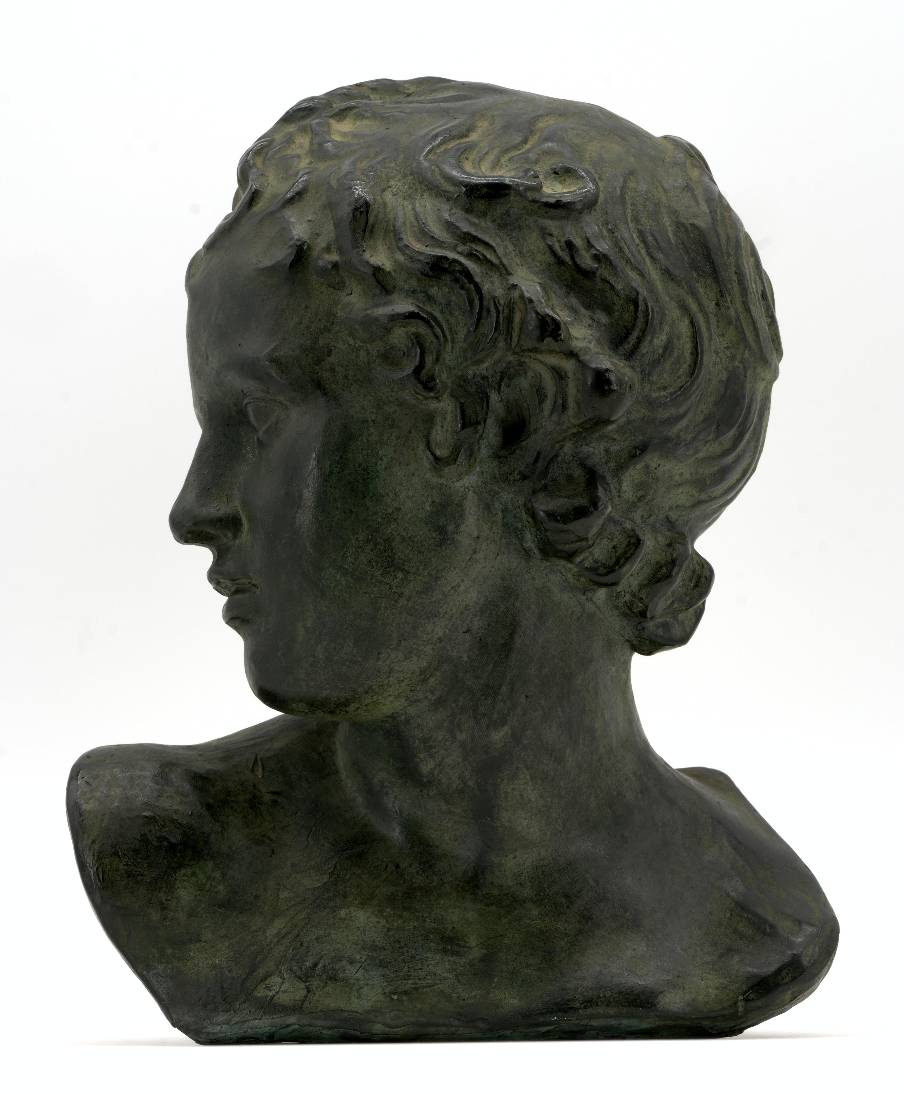 Busto in terracotta di giovane efebo romano, firmato 