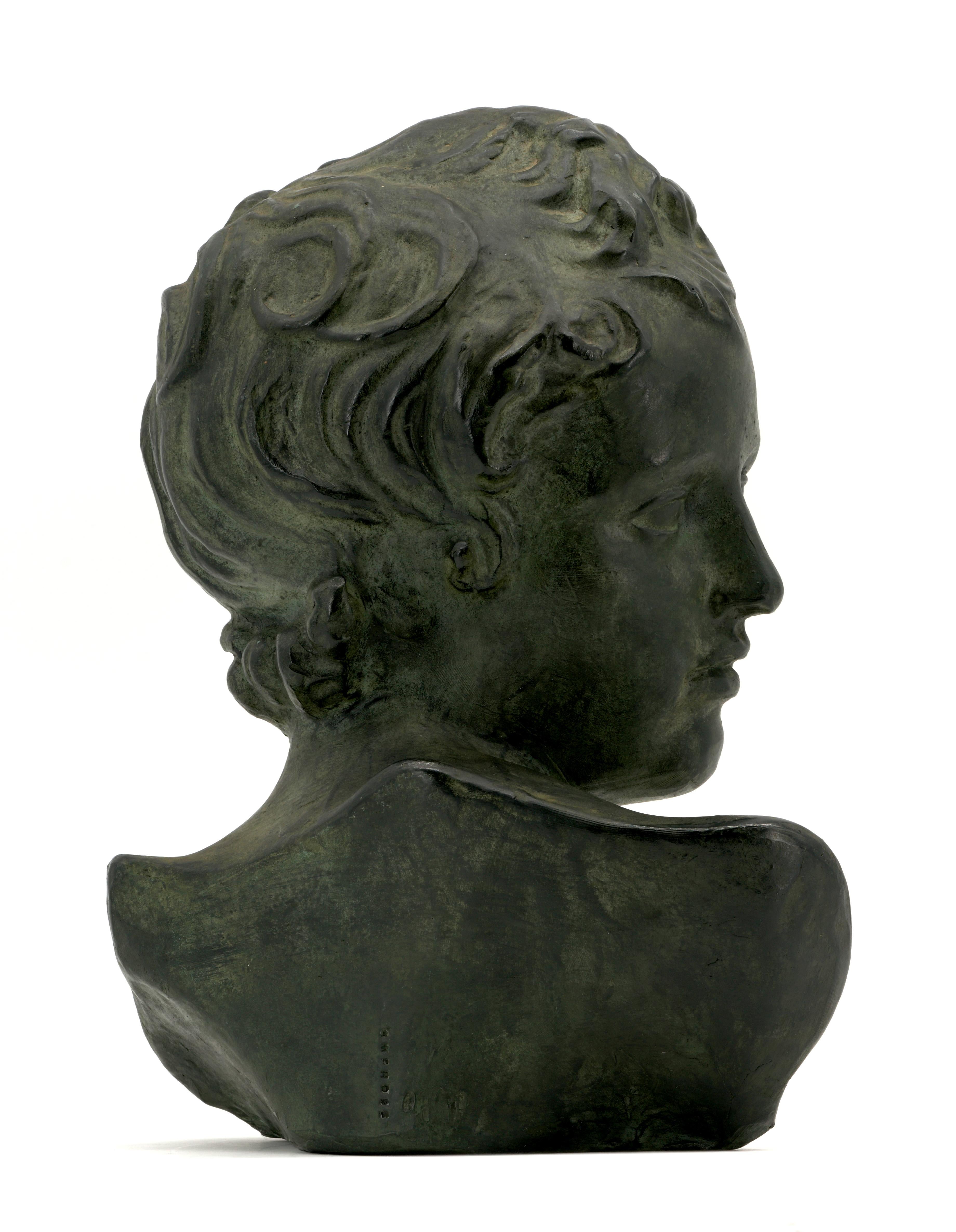 Neoclassico Scultura in terracotta del busto di un ragazzo Amphora in vendita