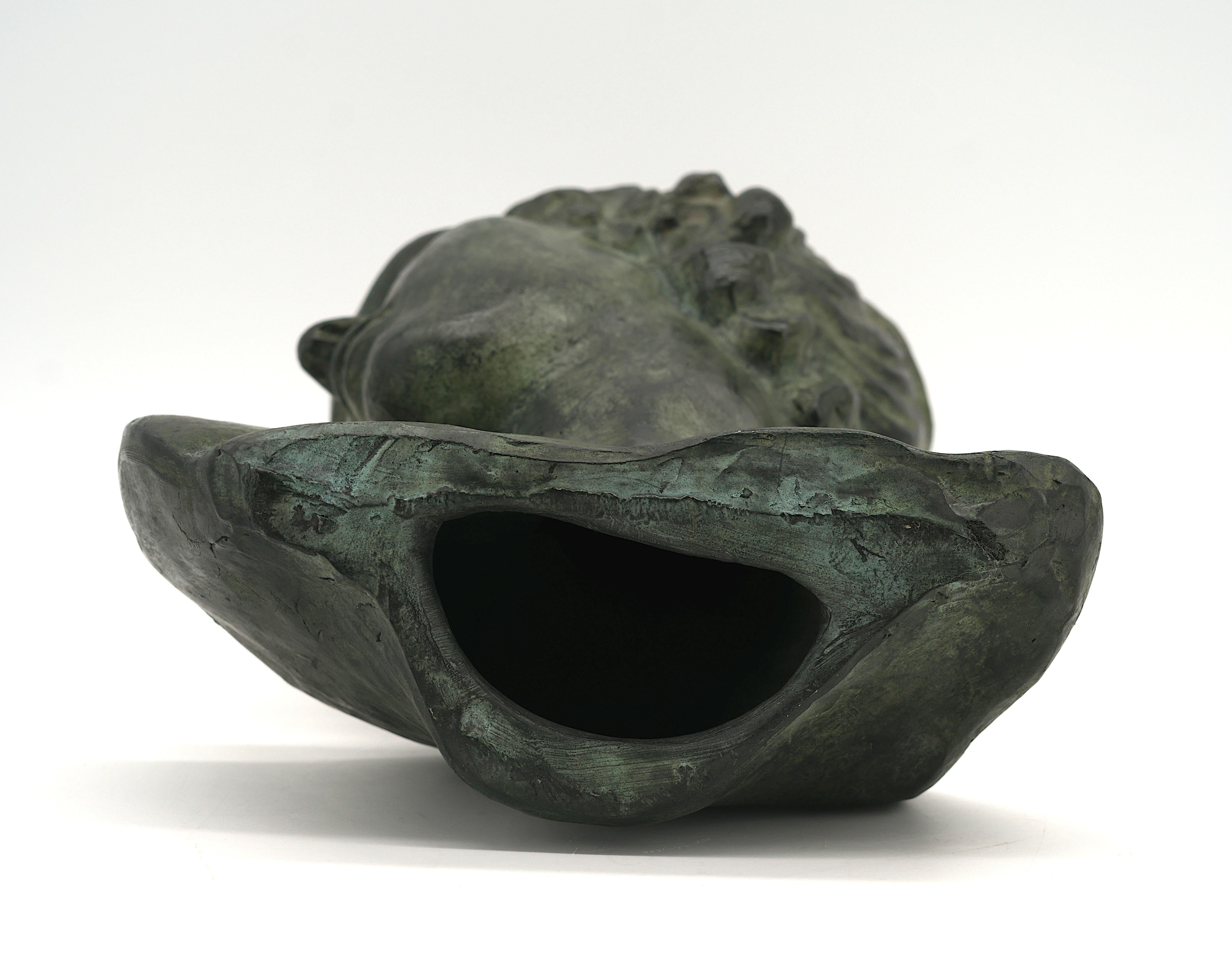 Terracotta Scultura in terracotta del busto di un ragazzo Amphora in vendita