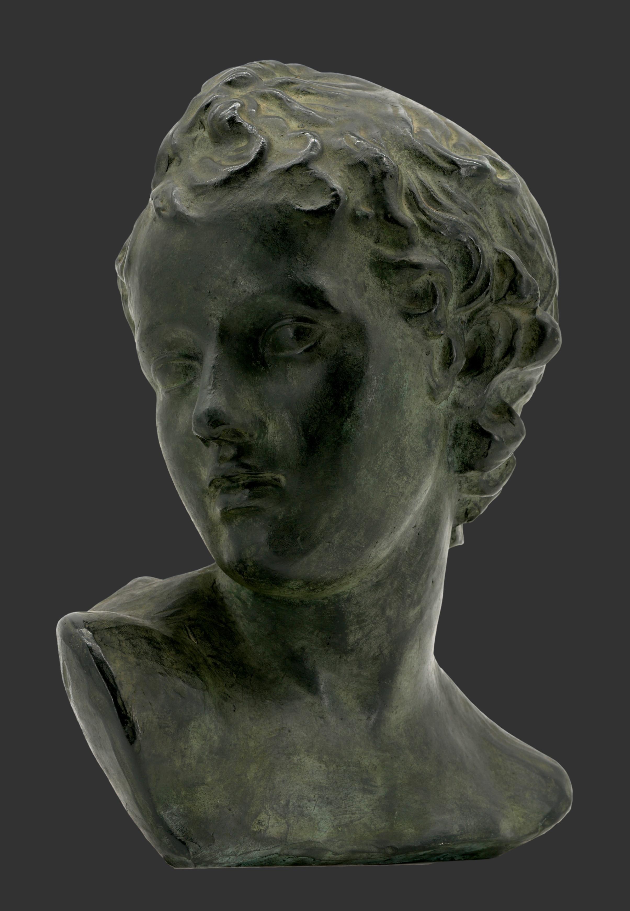 Scultura in terracotta del busto di un ragazzo Amphora in vendita 2