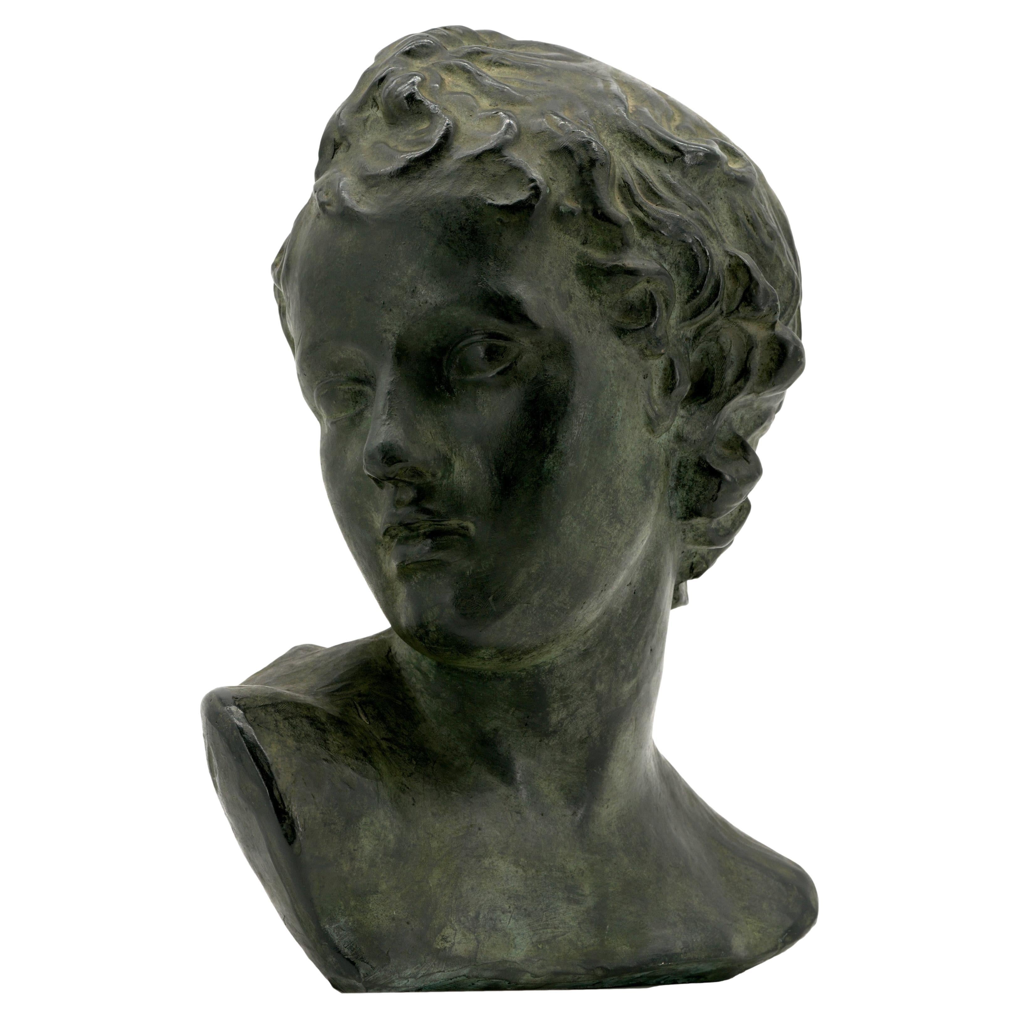 Scultura in terracotta del busto di un ragazzo Amphora