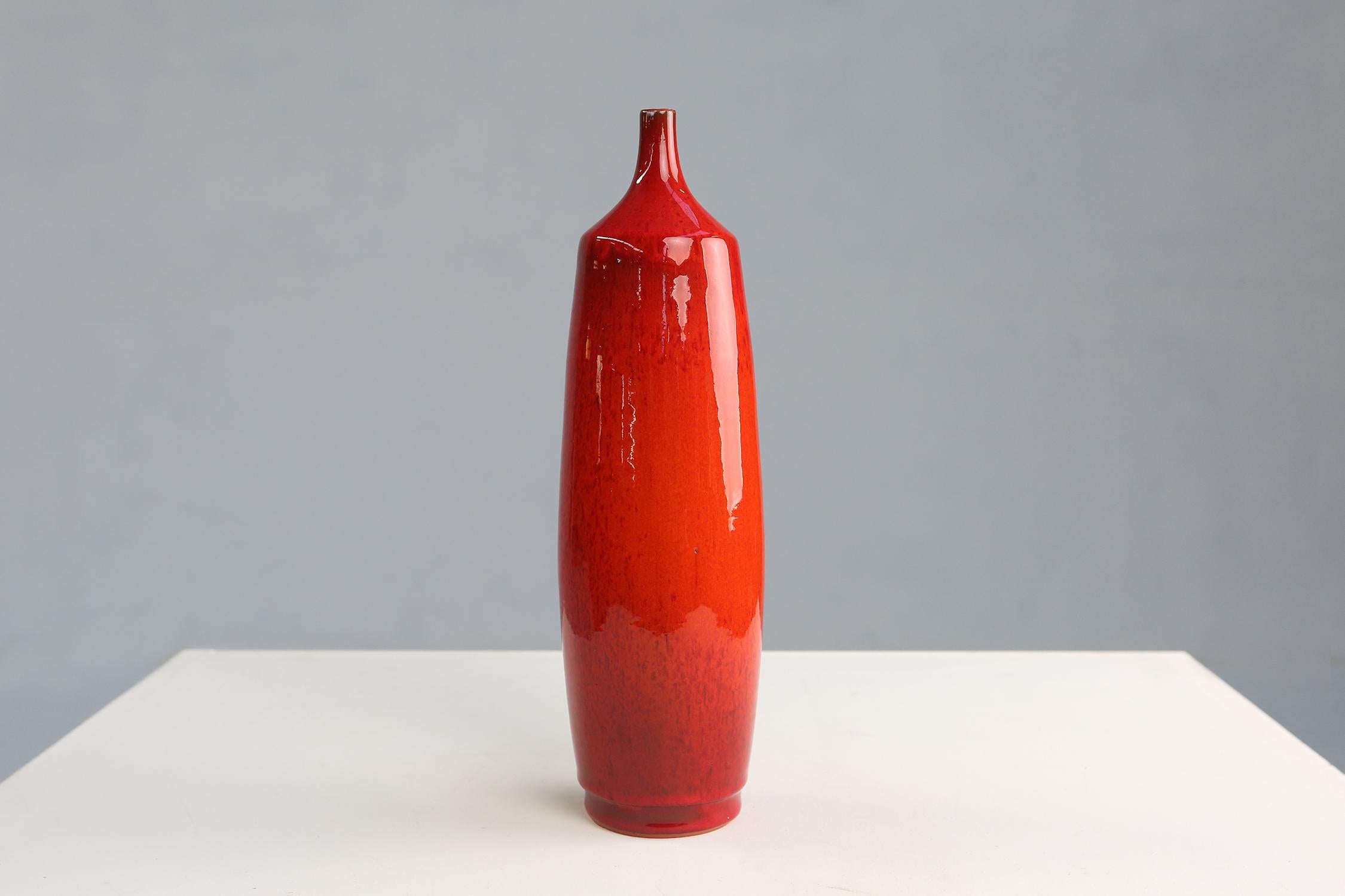 Vase made by Rogier Vandeweghe for Amphora.
Has a amazing red glaze and are highly decorative.
