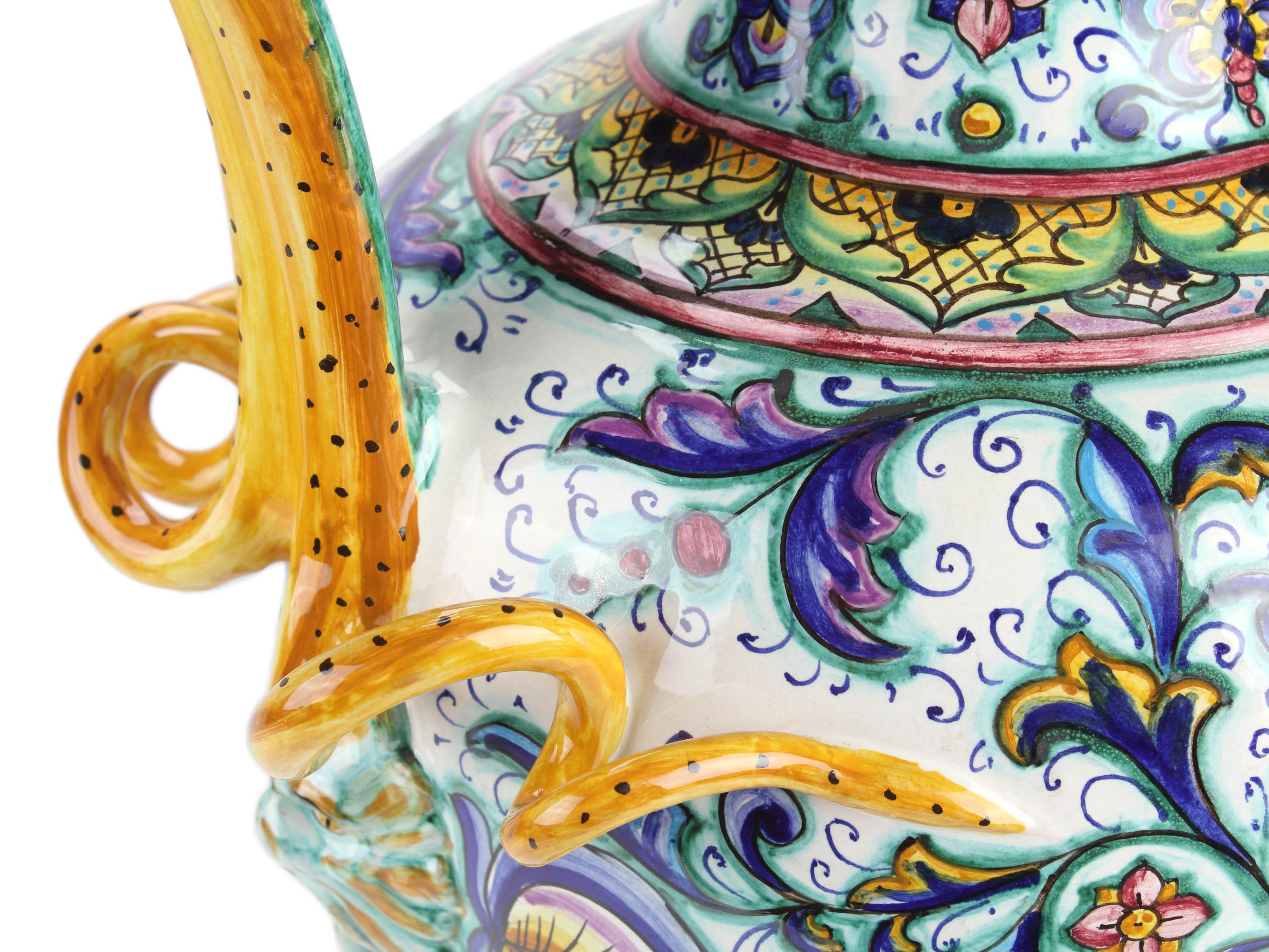Vase Amphore Poignées ornées peintes à la main Majolique Vase Renaissance Céramique en vente 6
