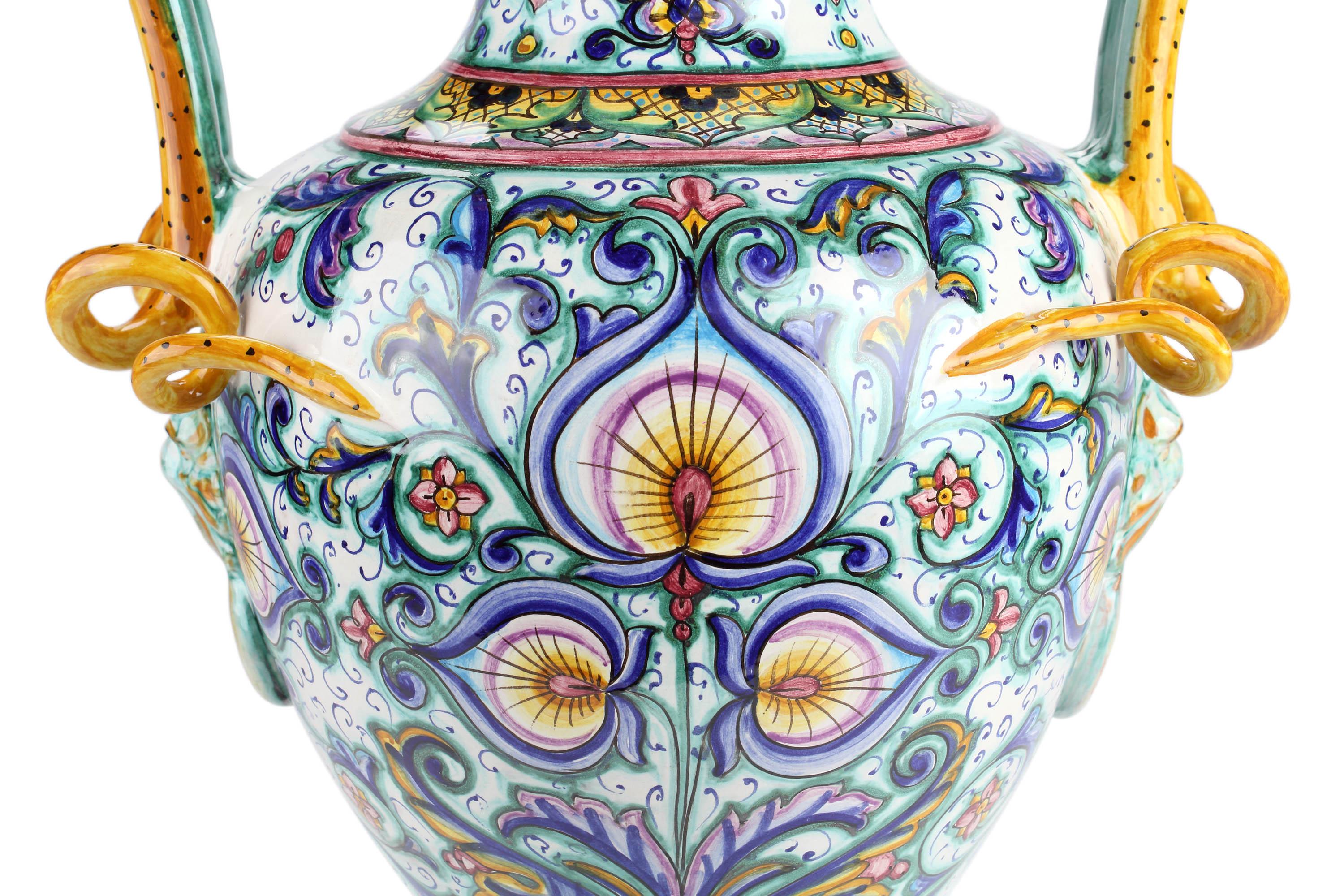 XXIe siècle et contemporain Vase Amphore Poignées ornées peintes à la main Majolique Vase Renaissance Céramique en vente