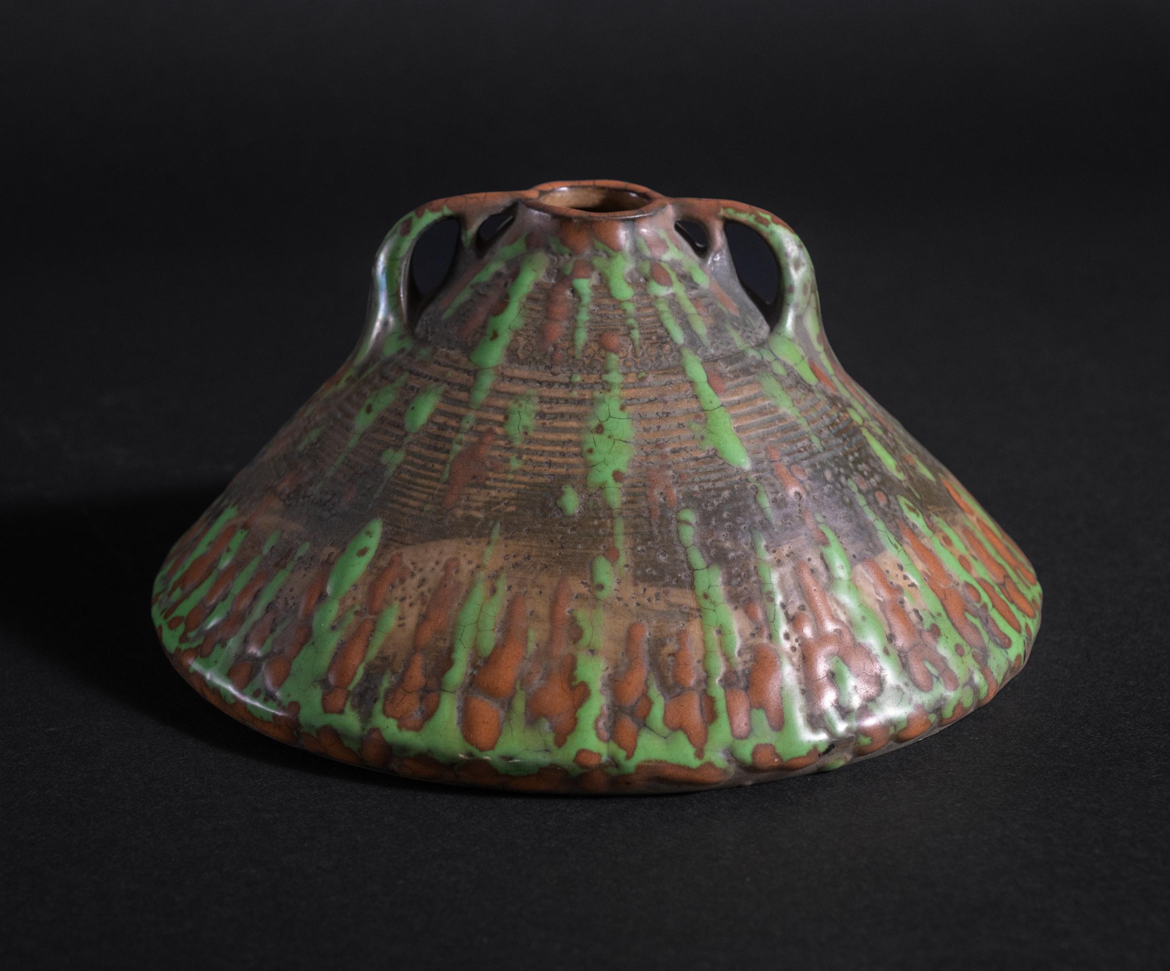 Paul Dachsel était le gendre d'Alfred Stellmacher, le fondateur de la société de poterie Amphora à Turn-Teplitz, alors en Autriche. Très peu de choses sont connues ou ont été écrites sur Dachsel. Il a travaillé comme designer à Amphora de 1893 à