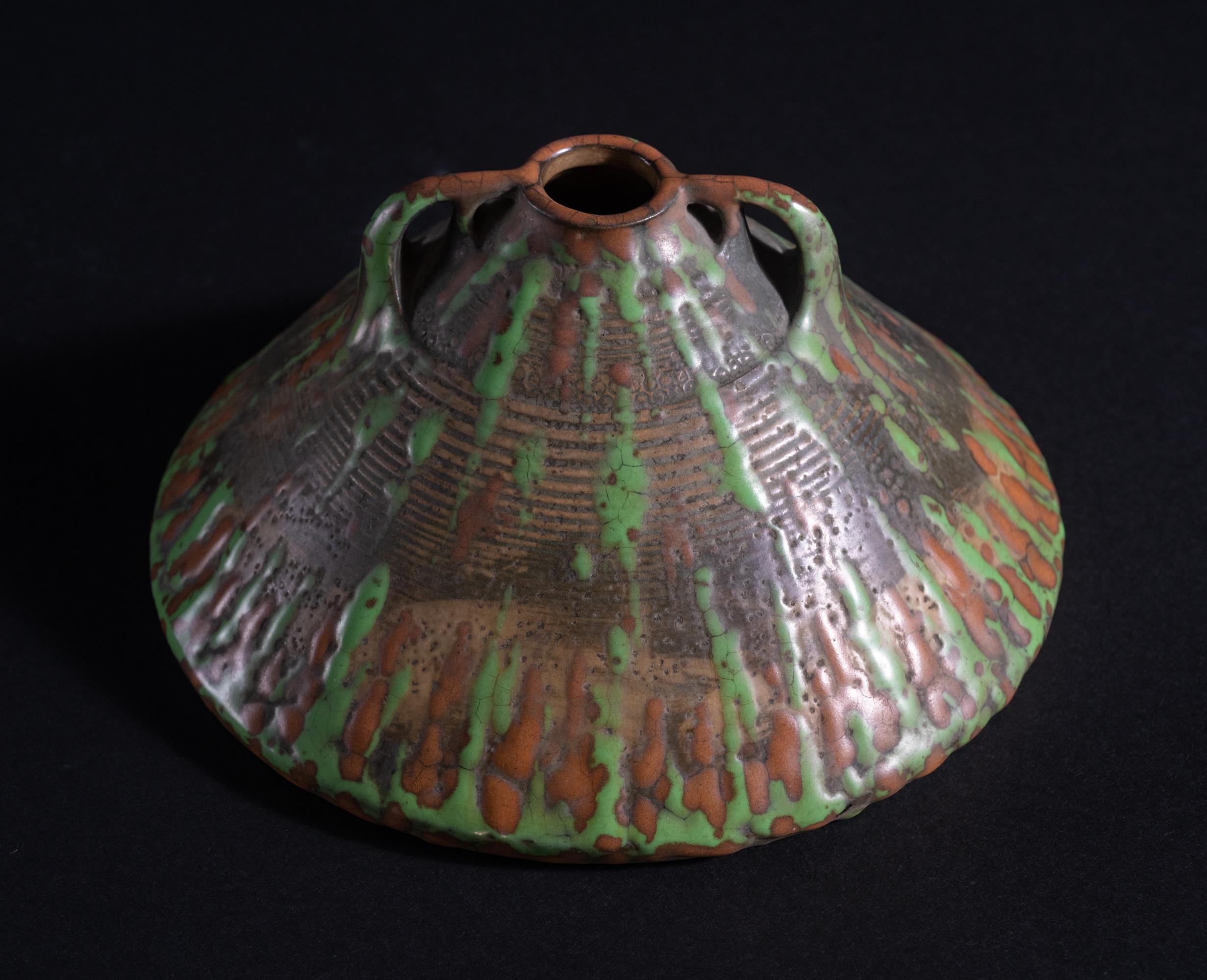 Amphora-Vase in Form eines geometrischen Kegels von Paul Dachsel für Kunstkeramik (Österreichisch) im Angebot