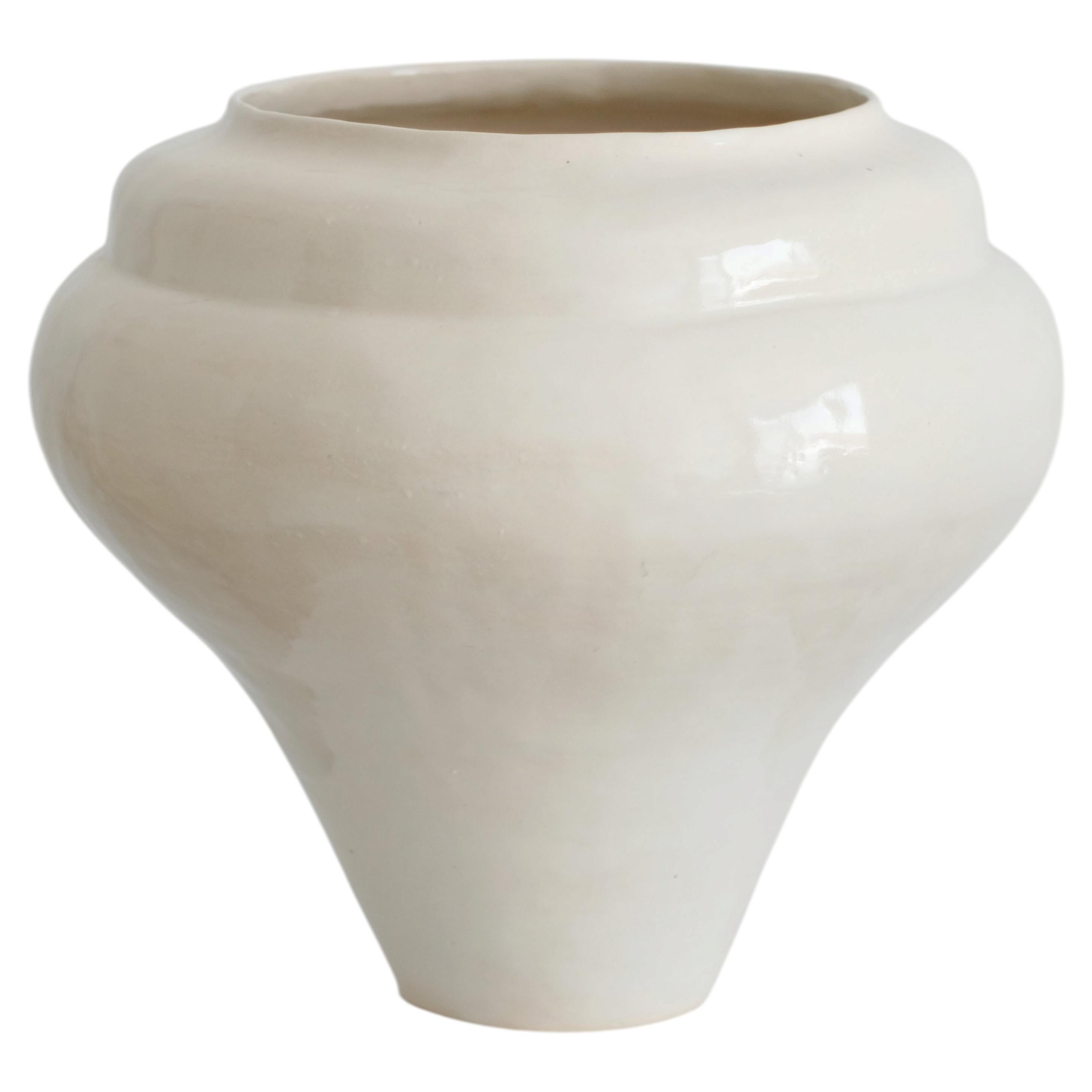 Vaso in gres “Ampla 09” di SOIO Studio