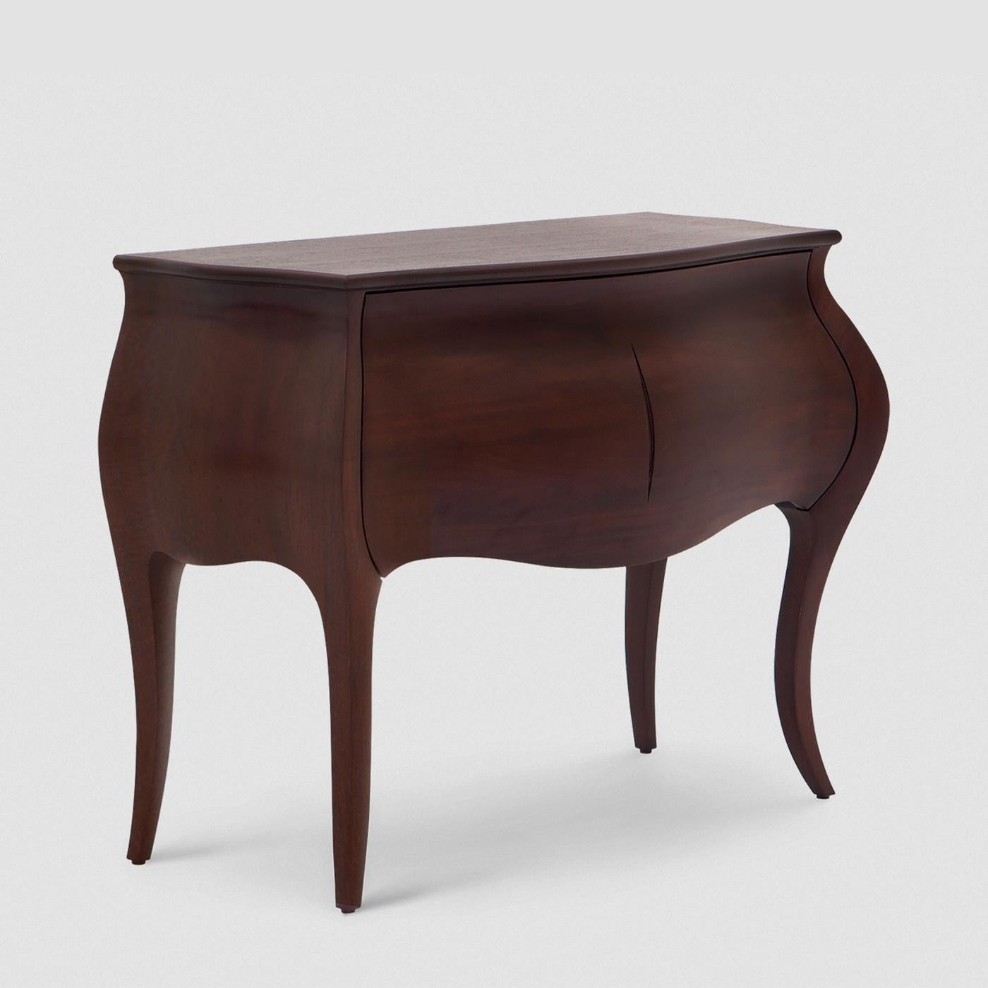 Nightstand or side table ample with structure handcrafted
in solid mahogany wood in tobacco finish. With lined drawer
with easy glide system.