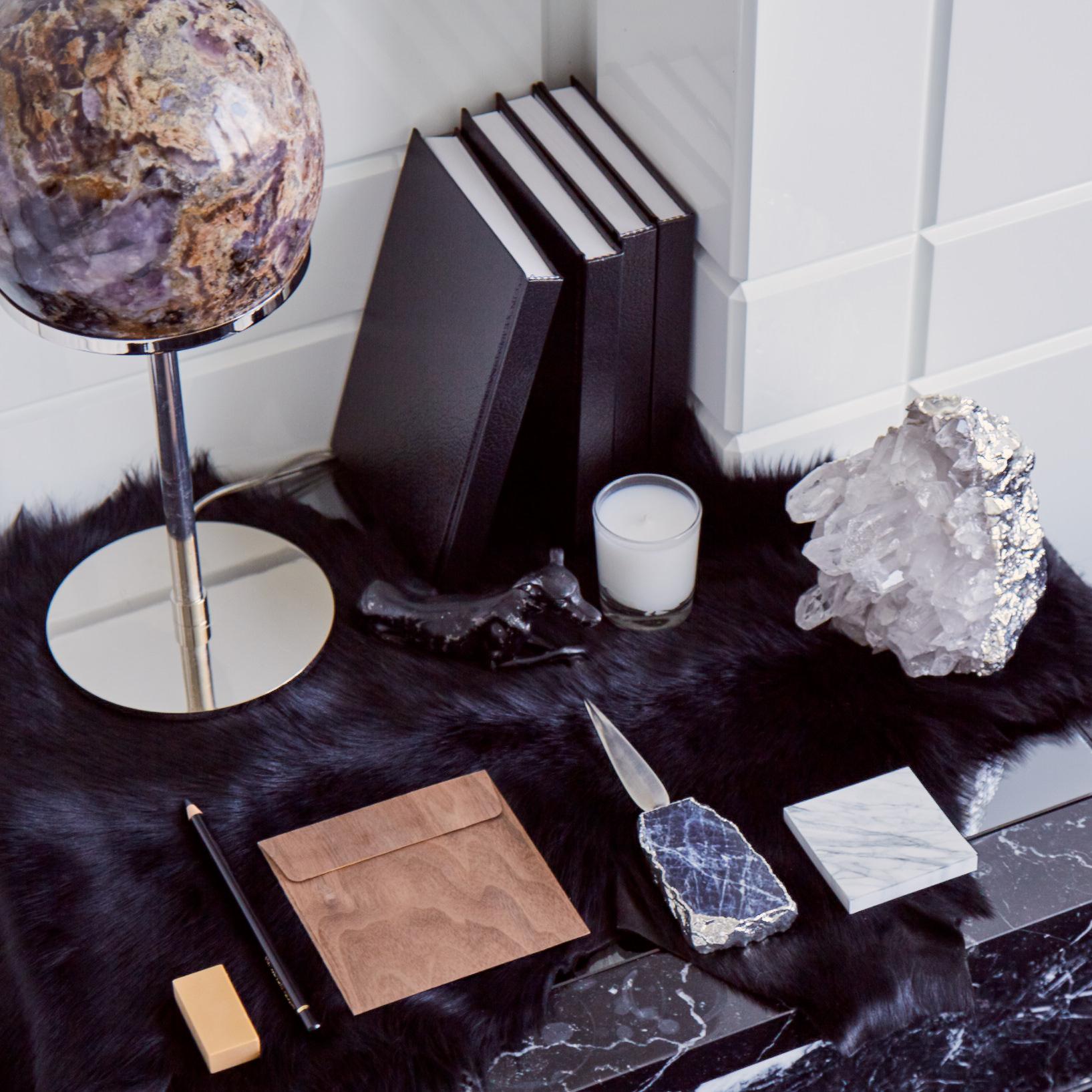 Combining the luxurious touch of gemstones with pure silver and 24 karat gold, hand-carved optical glass, and stainless steel, the ampliar family includes decorative yet functional accessories for any office desk. Our letter opener, inspired by