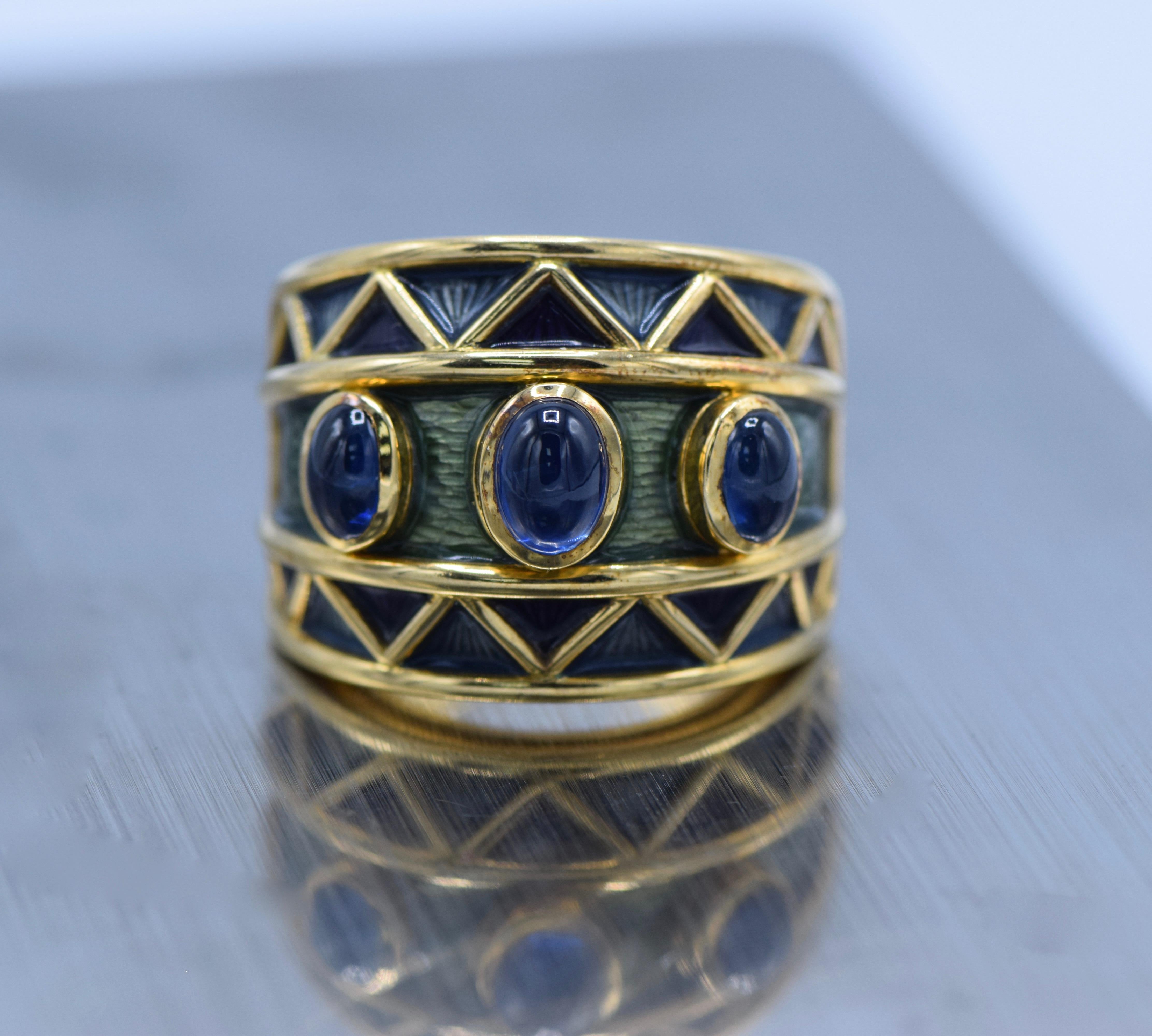 AMR Shaker 18 Karat Wide Gold, Three Oval Cabochon Sapphire and Enamel Ring In Excellent Condition In New York, NY