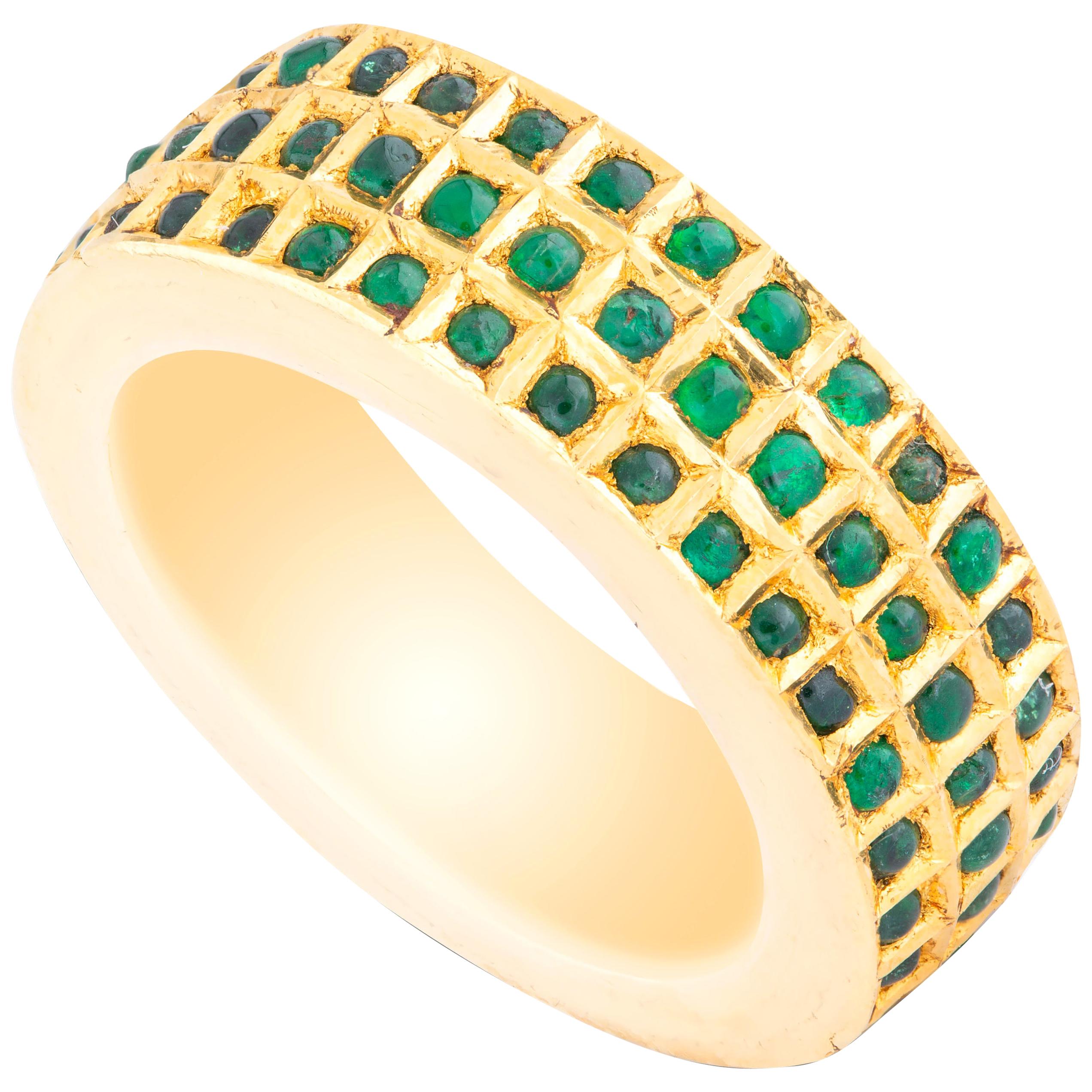Amrapali Jewels 18 Karat Gold and Emerald Ring For Sale