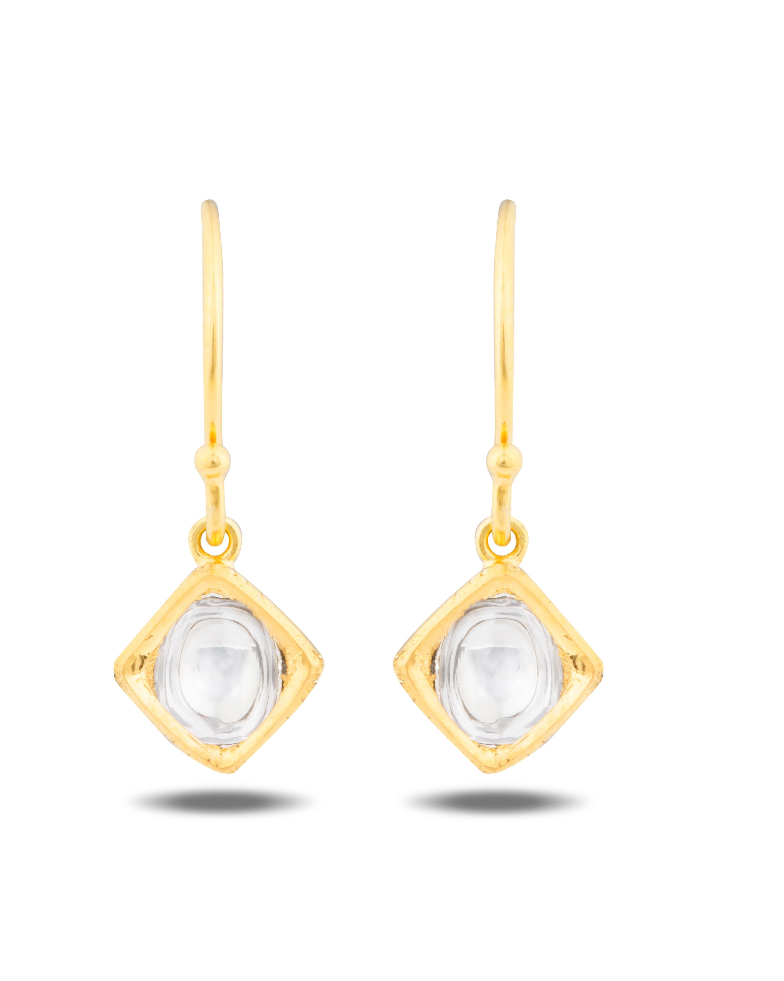 Women's Amrapali Jewels 18 Karat Gold and Diamond Earrings For Sale